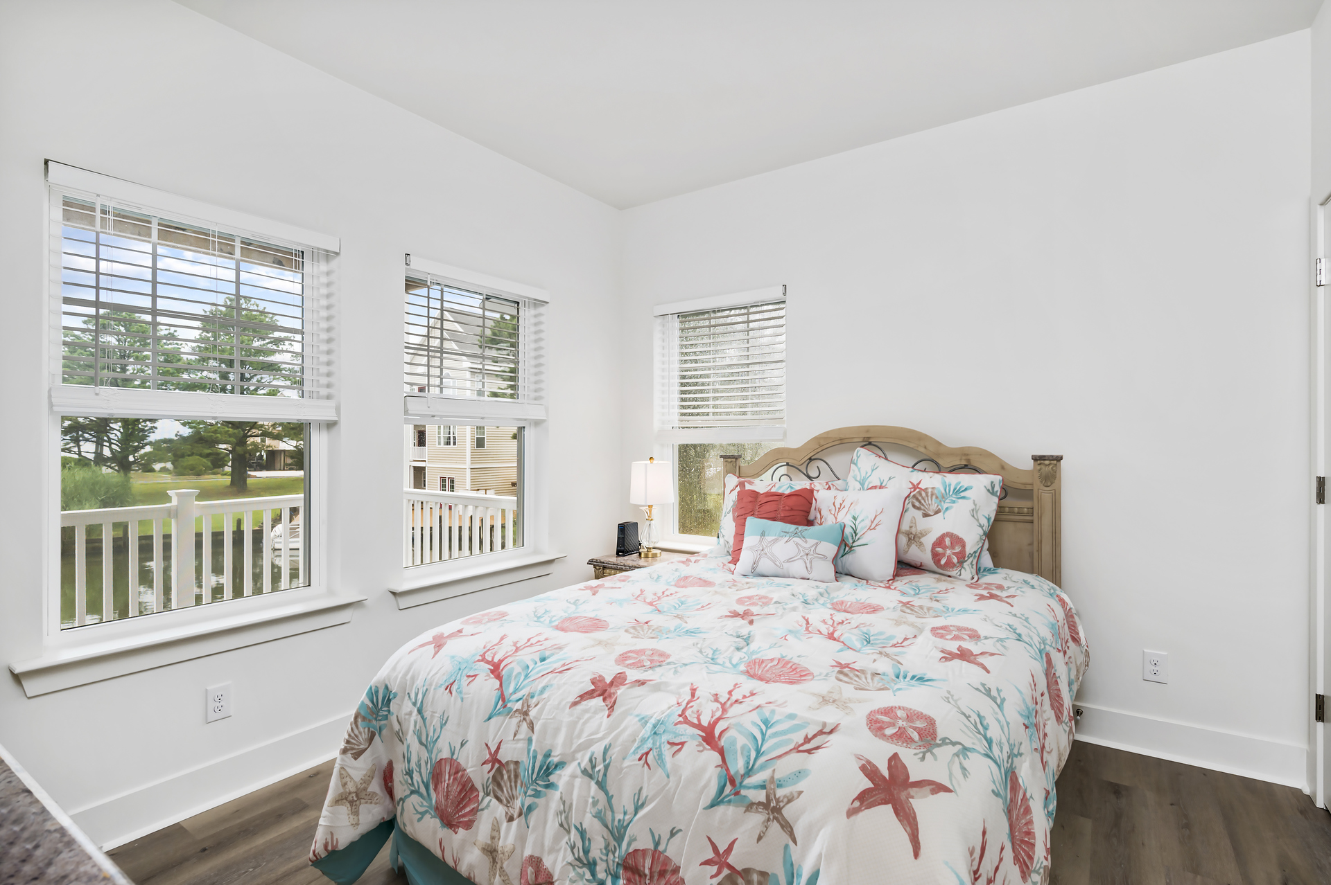 Coastal Corals and pops of Aqua are welcoming.