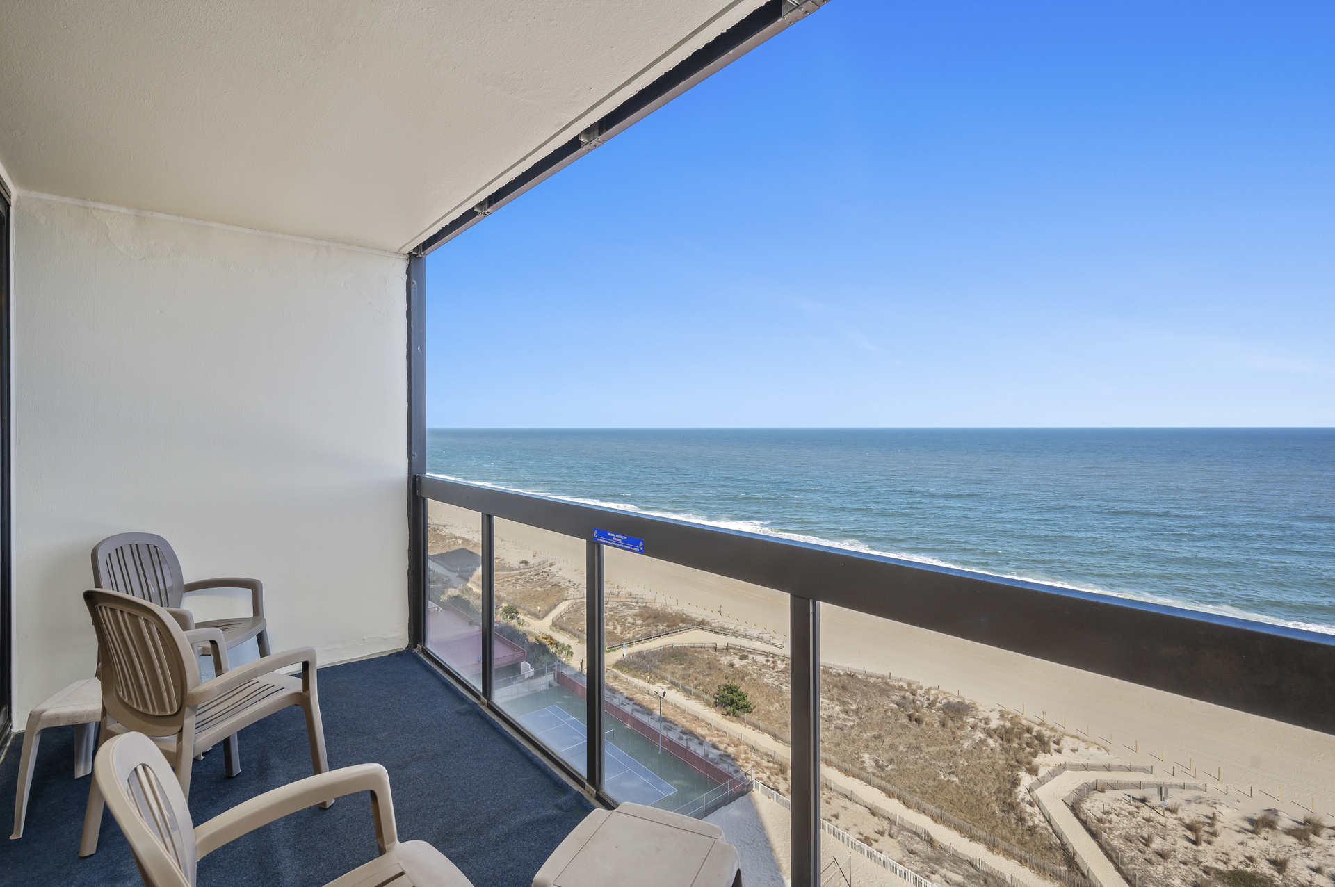 Enjoy a refreshing glass of wine while the moon lights the sky!