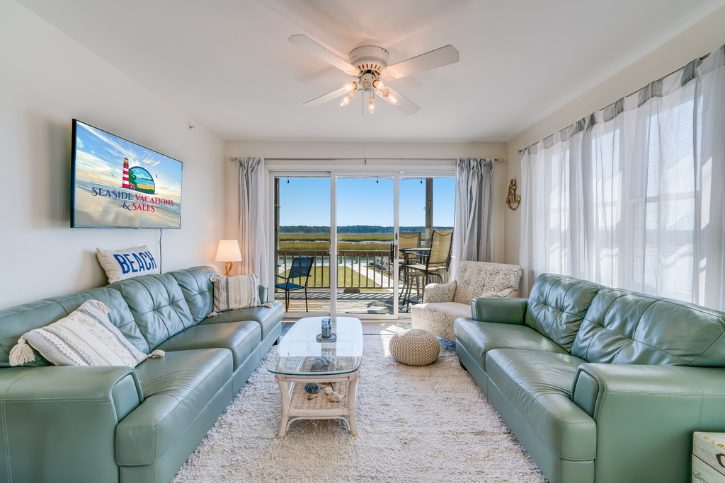 Dressed in serene coastal colors, it's such a relaxing retreat!