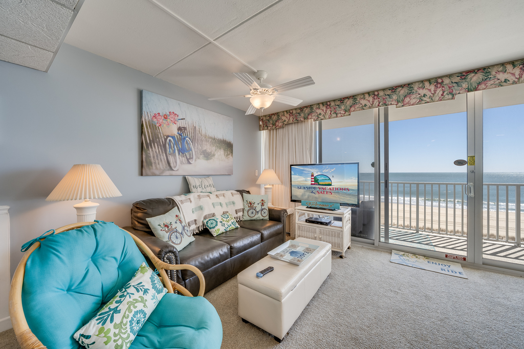 Enter into the warm open Living Space that provides plenty of comfy seating!