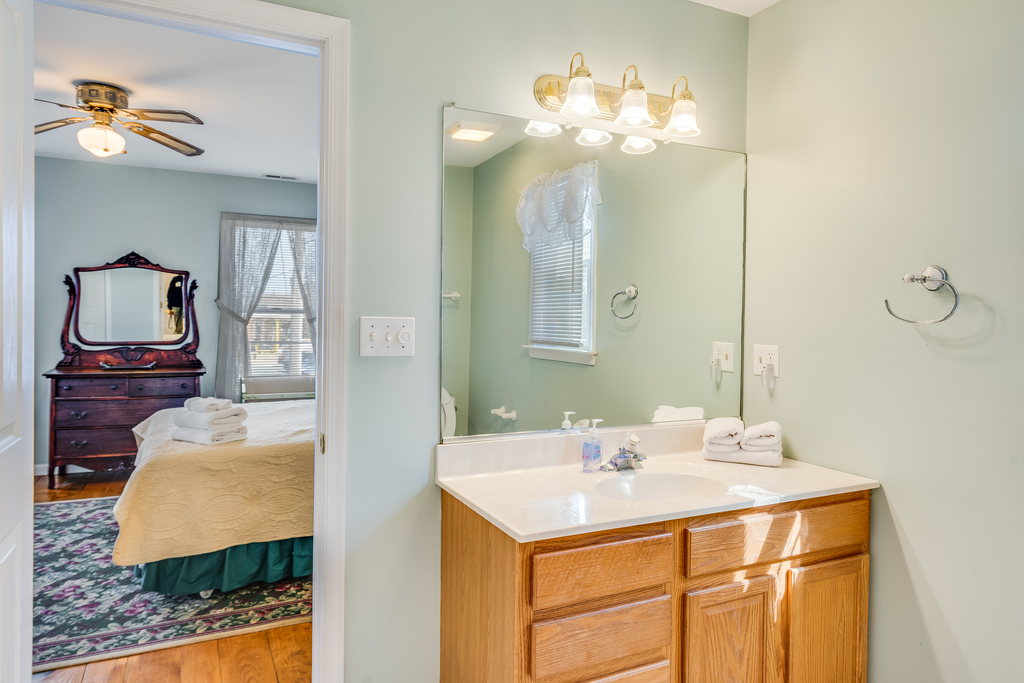 Private Master Bath.....