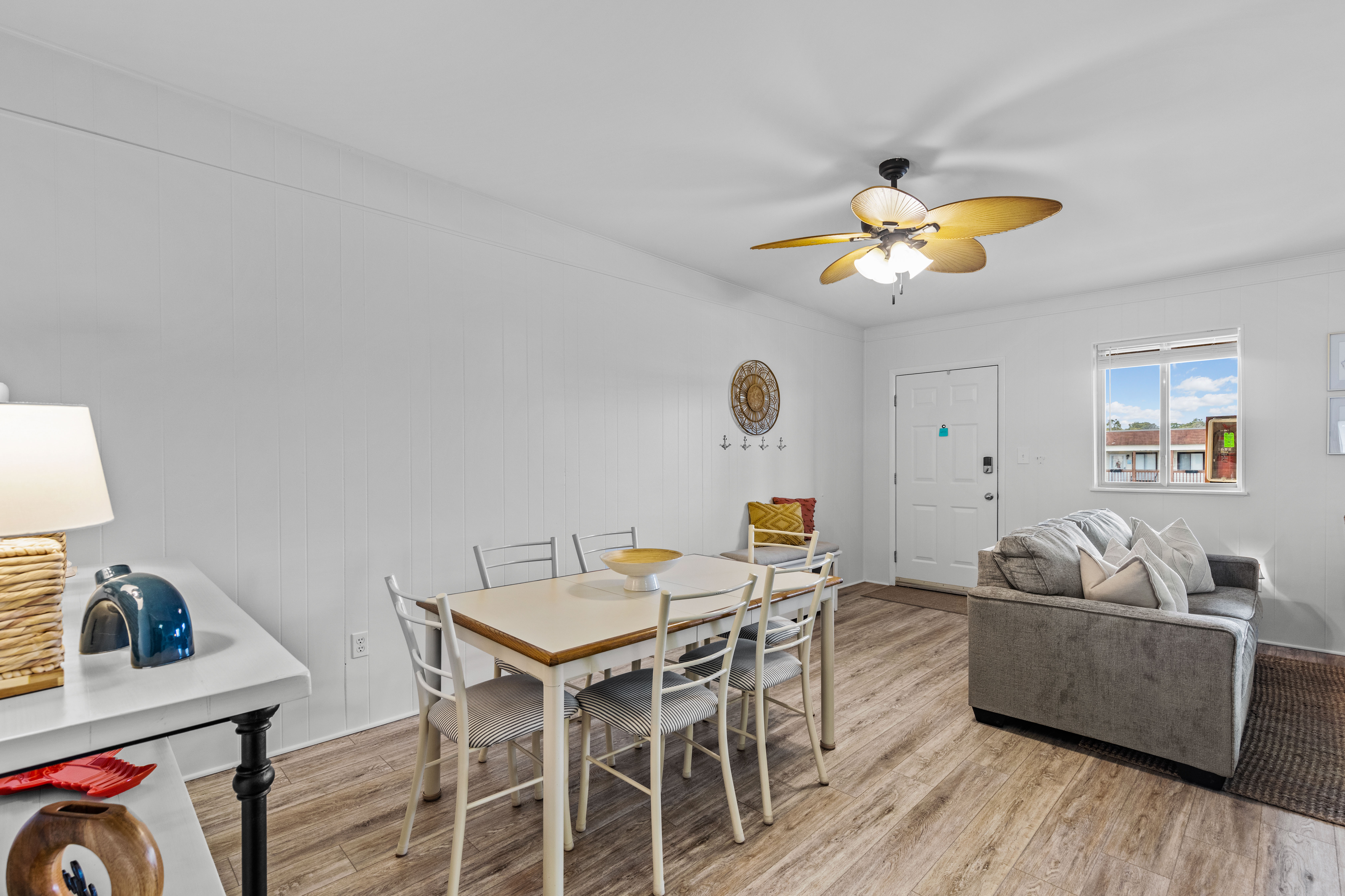 Enjoy a home cooked meal at the dining table!