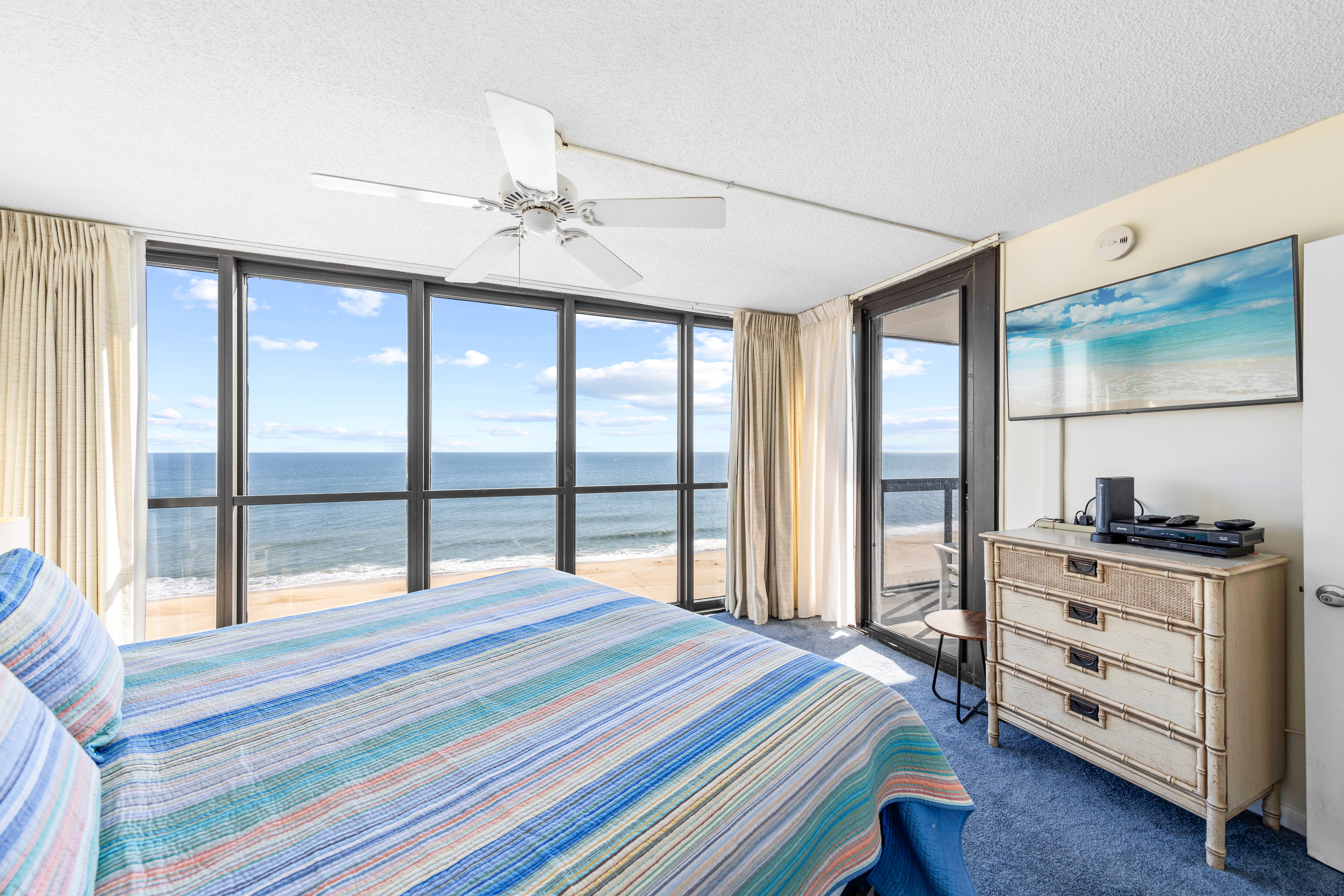 Floor to ceiling windows provide the most phenomenal open ocean views for miles.