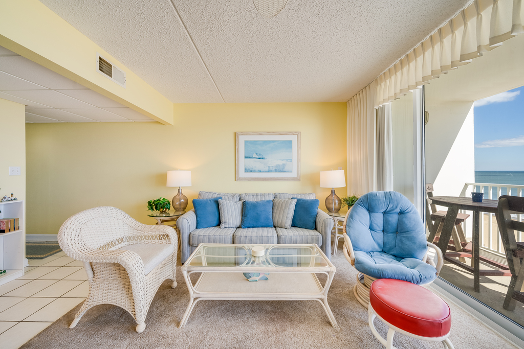 Relax with family, enjoy the Flat Screen Tv, and Free Wi-Fi!