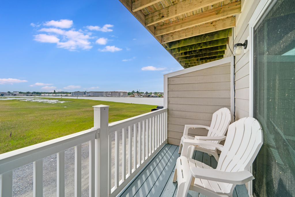 Multiple Furnished Decks for you to kick back and relax on!