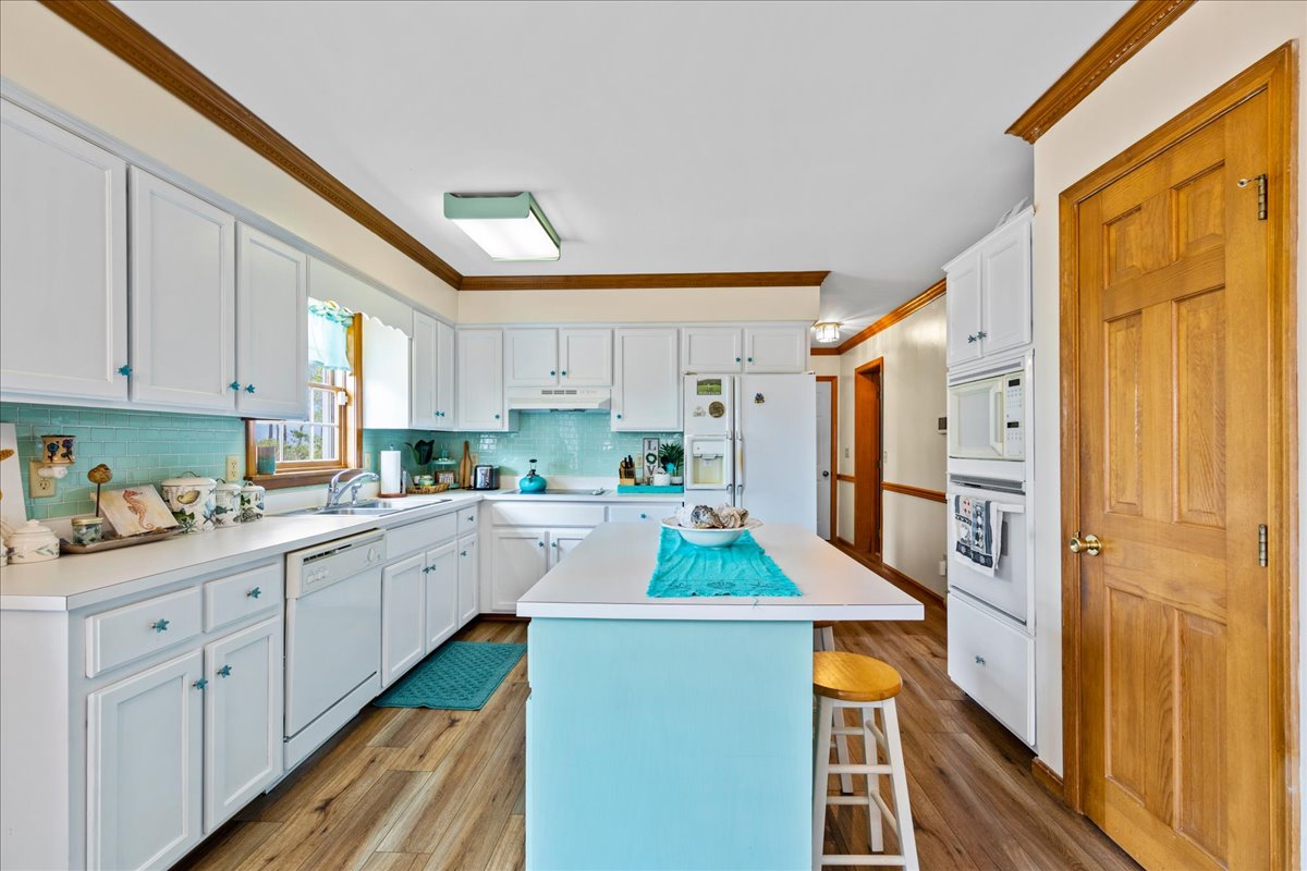 Grab a quick bite at the Breakfast Bar before hitting the Beach.