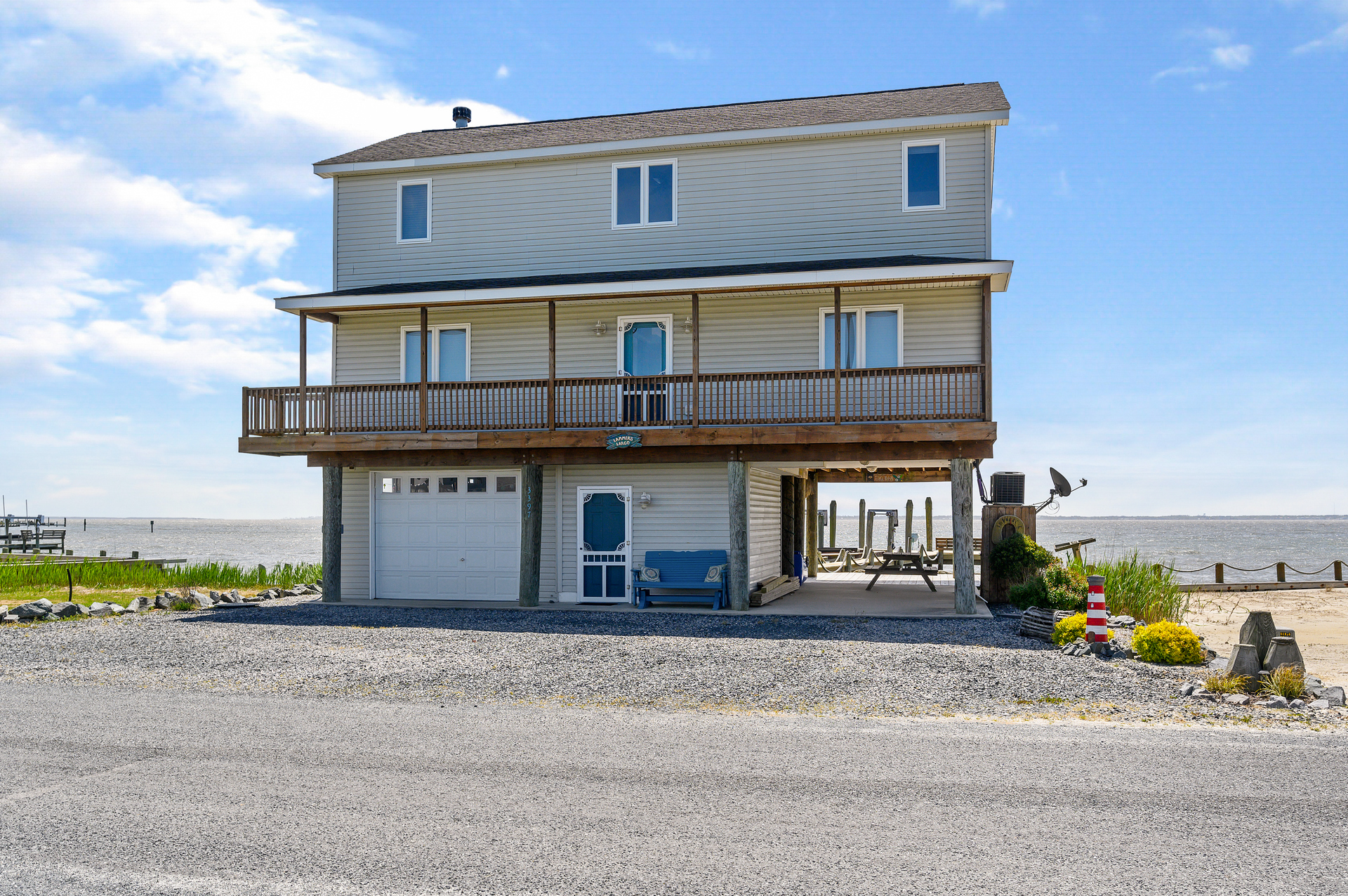 Lammers Largo is only 25 minutes to Chincoteague Island by car or by boat!