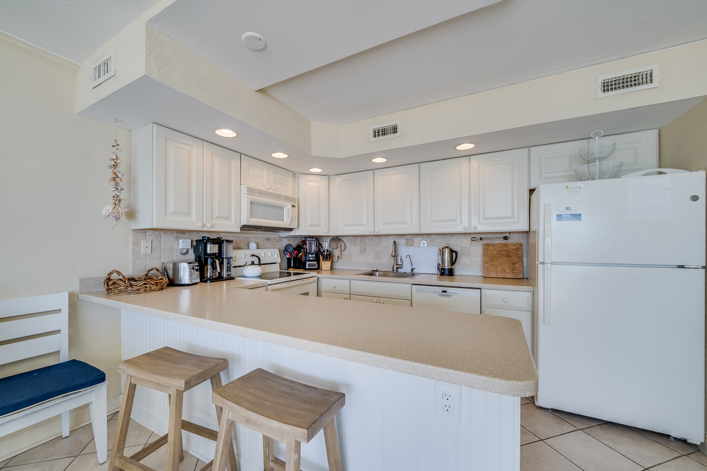 Grab a quick bite to eat at the Breakfast Bar before hitting the beach!