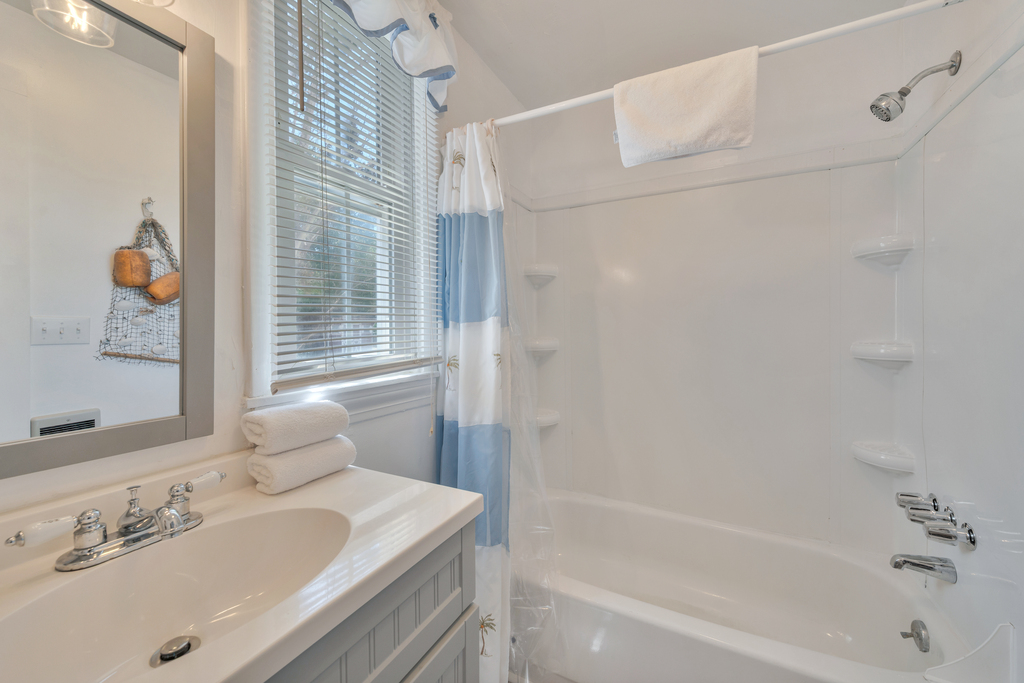 Master Bath has Tub/Shower Combo.