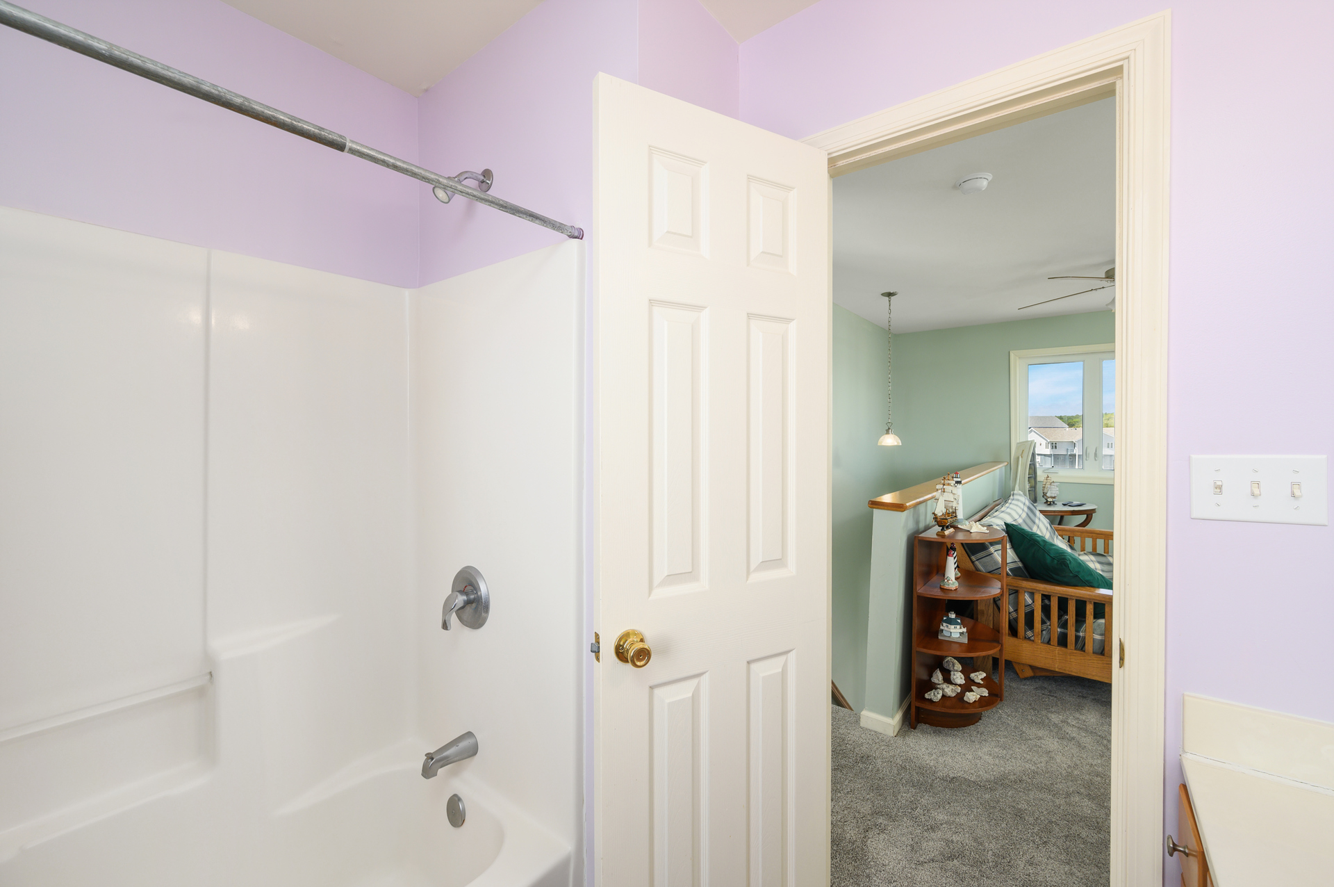 Full Bath 2 has a Tub/Shower Combo.