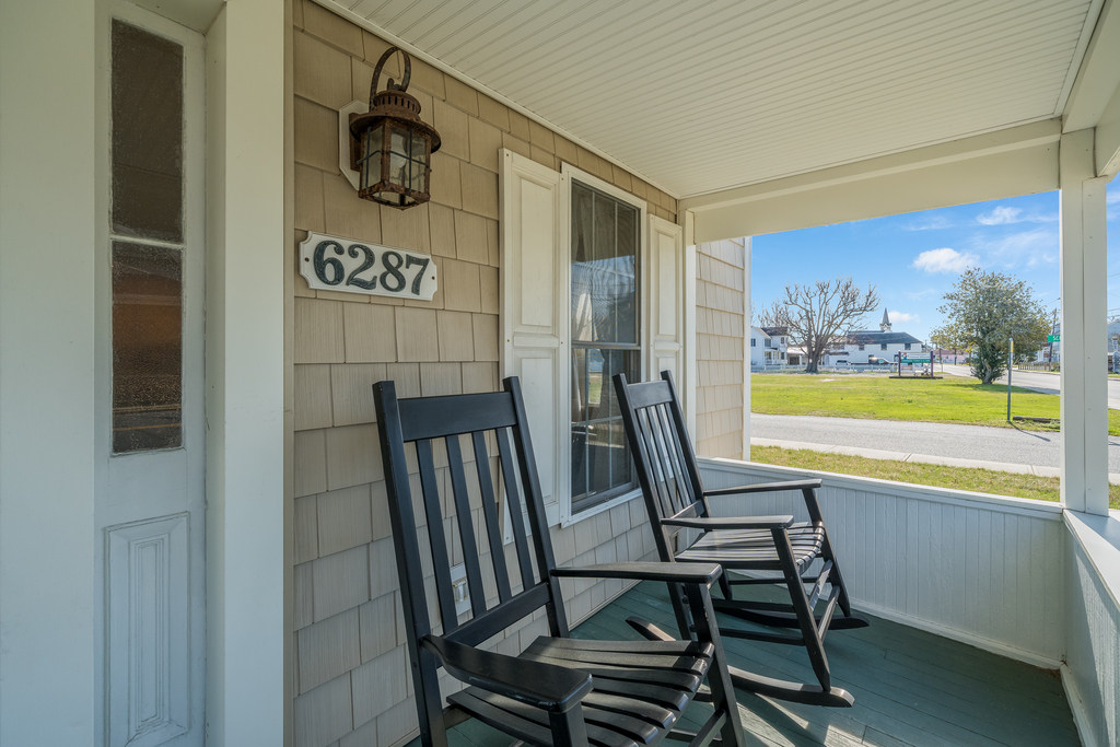 Welcome to Bishop House in the heart of Chincoteague Island!