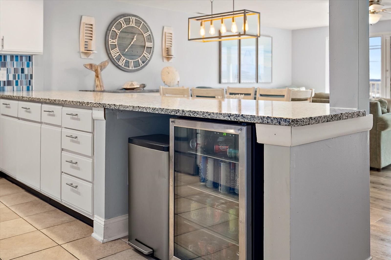 The convenient kitchen island comes complete with a built-in beverage cooler: perfect for keeping your favorite drinks perfectly chilled.