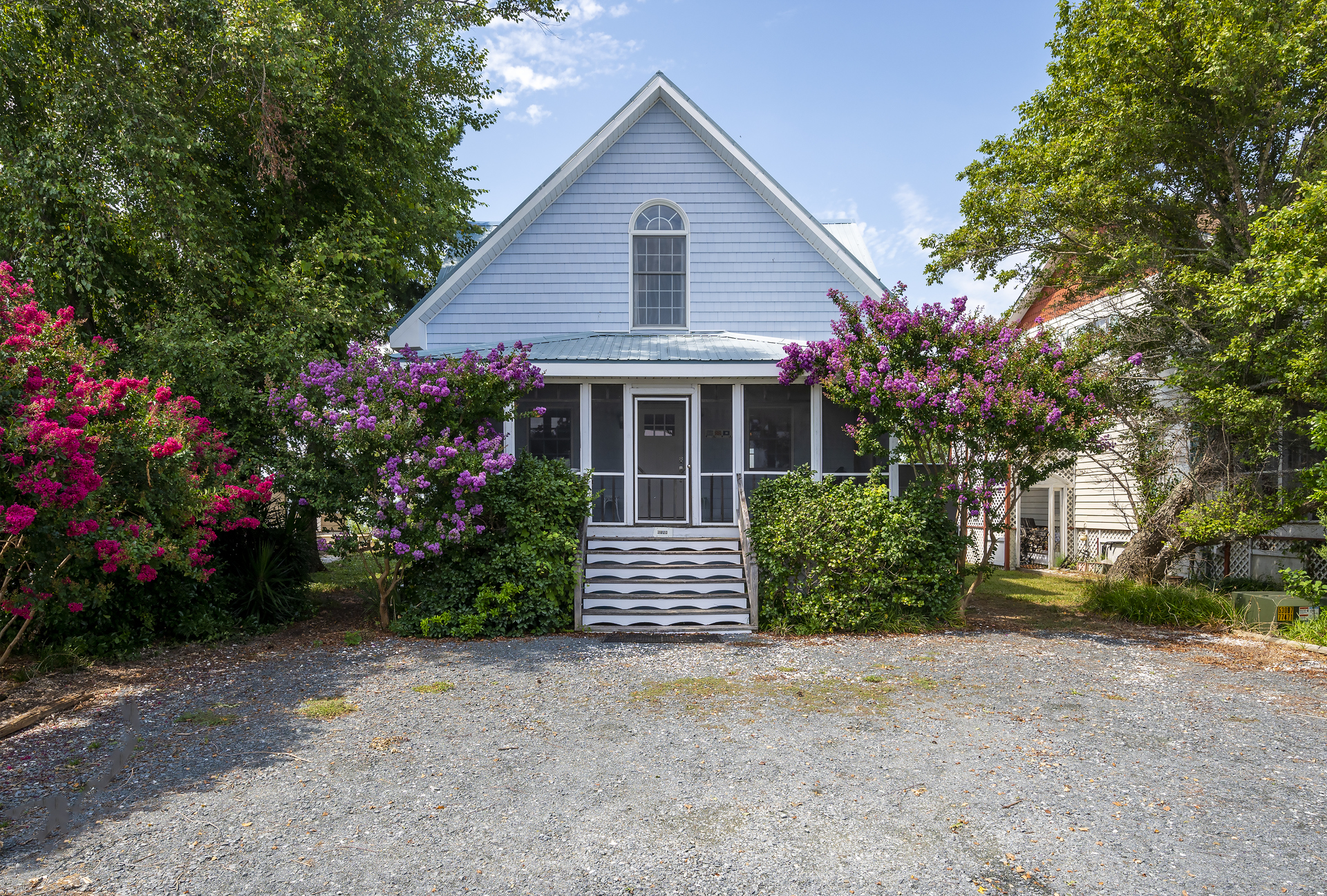 This lovely home sleeps 6 in comfort and style.