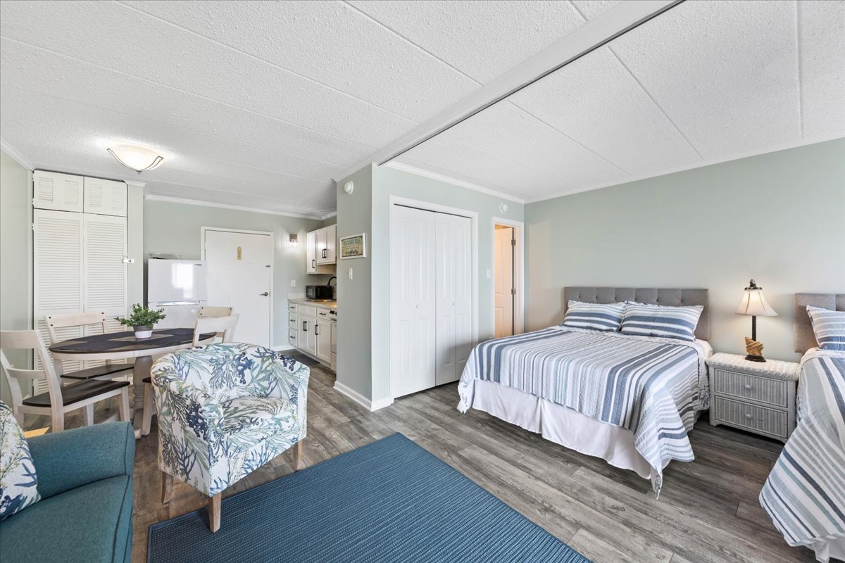 The Bedroom Area offers a Privacy Screen.