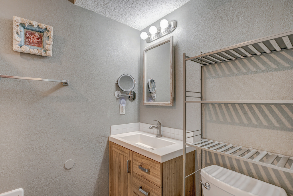 Get ready for a night out in the town in the Full Shared Bath.