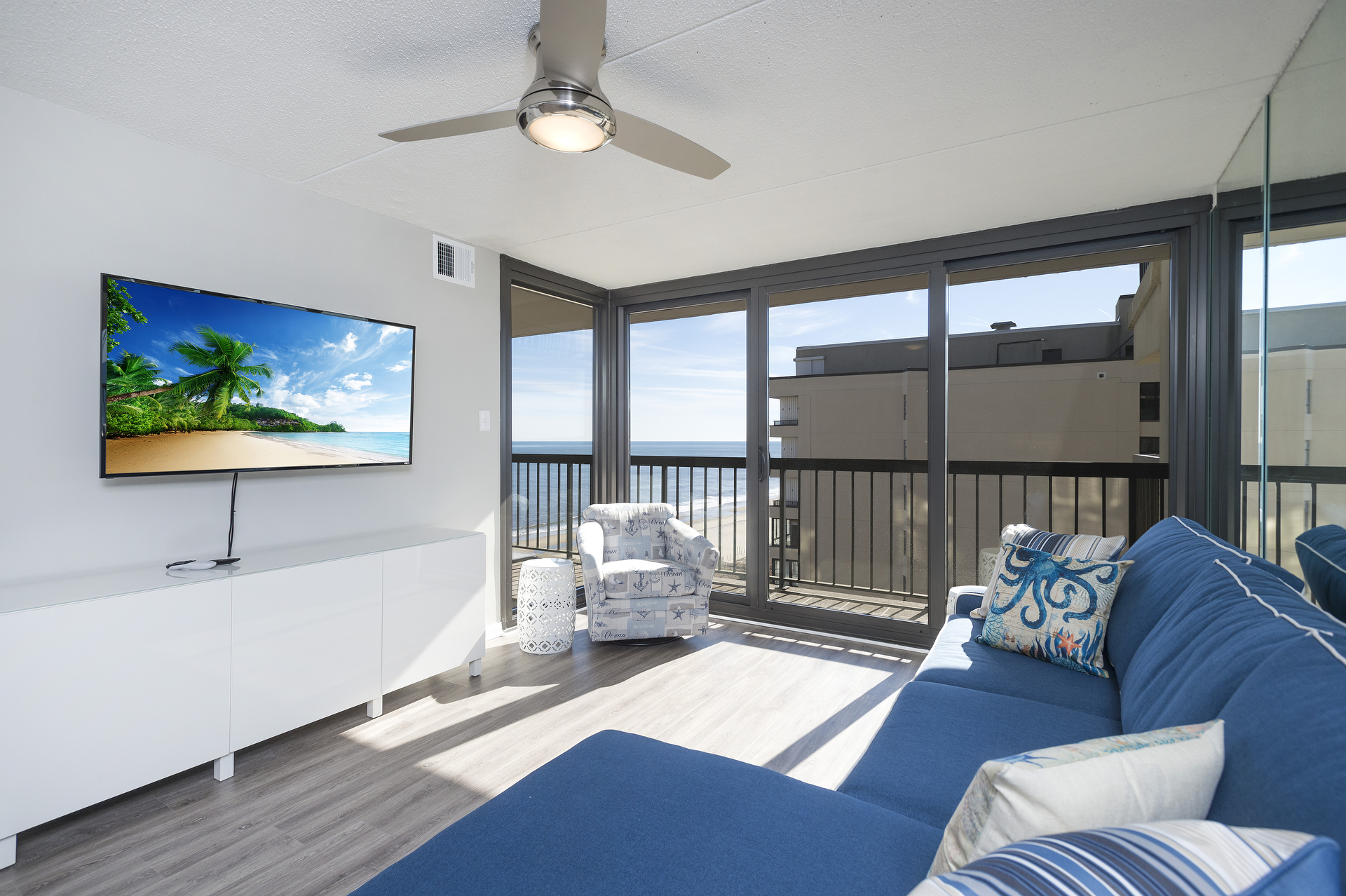 Relax & enjoy the Flat Screen Cable TV, Free WiFi, AND fabulous Oceanfront Views.