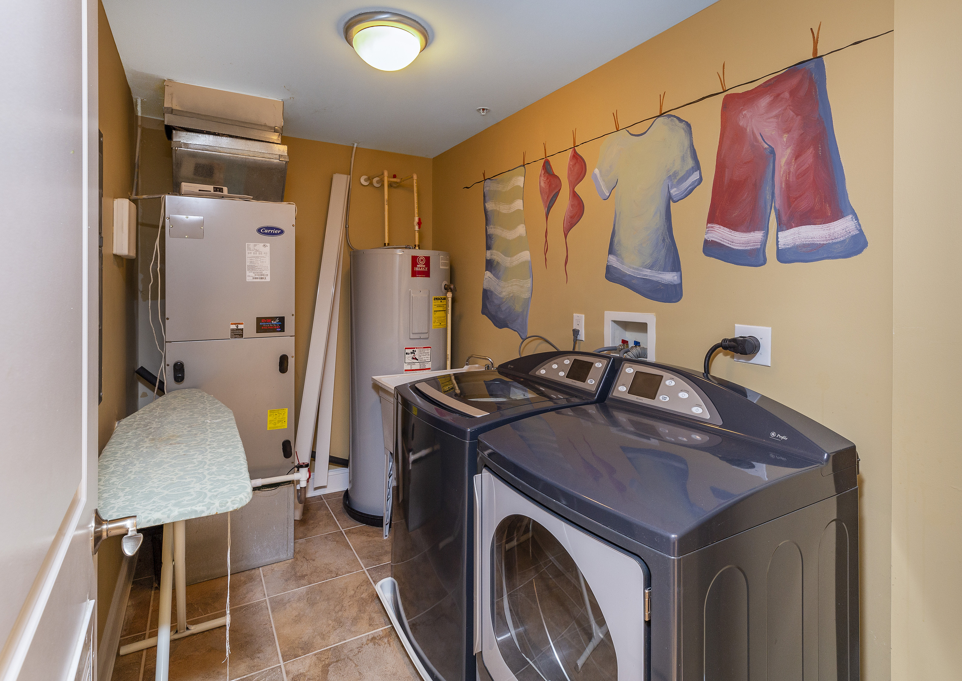 Even the Laundry Room is beautifully decorated.