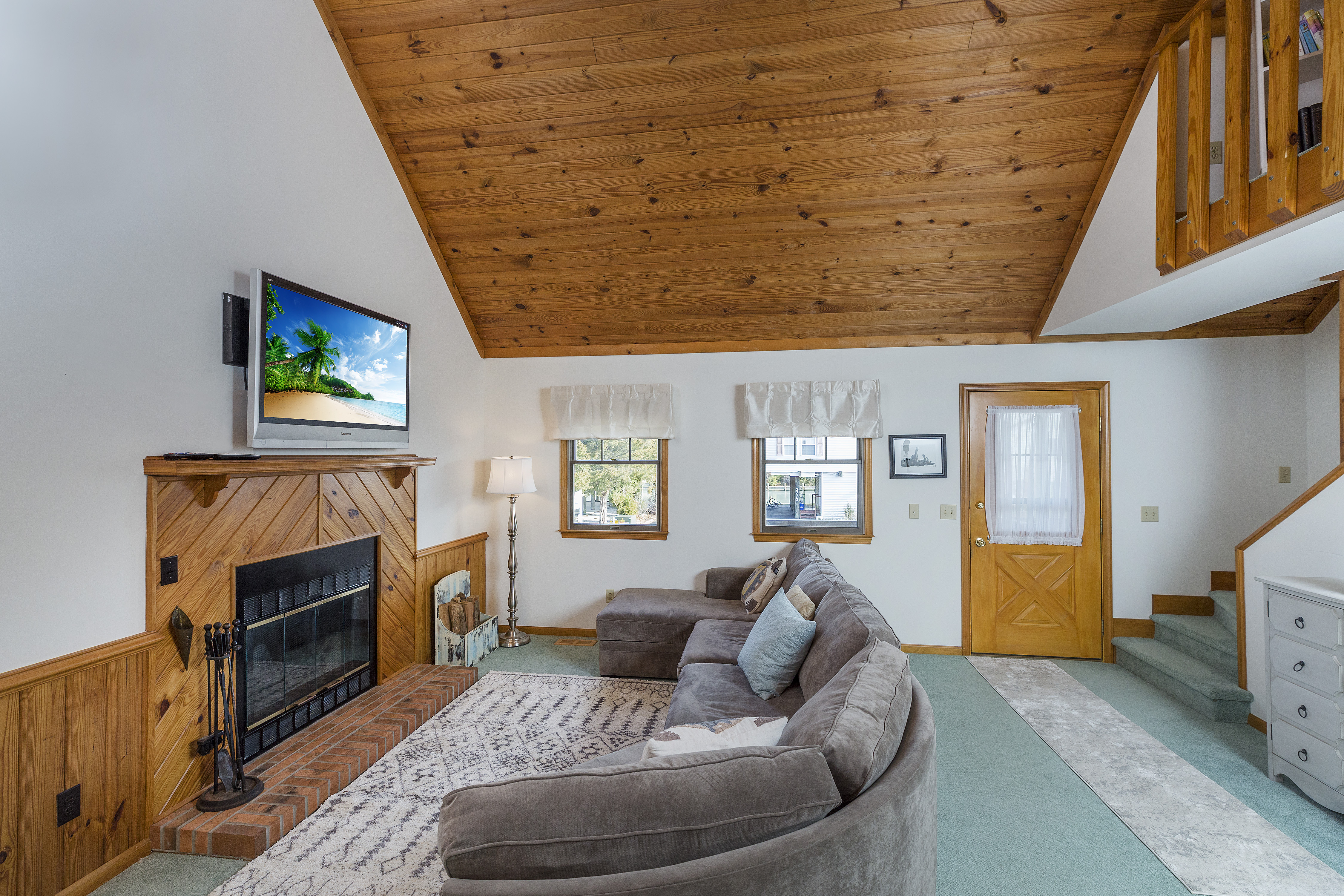 Huge Living Area for enjoying time with Family & Friends.