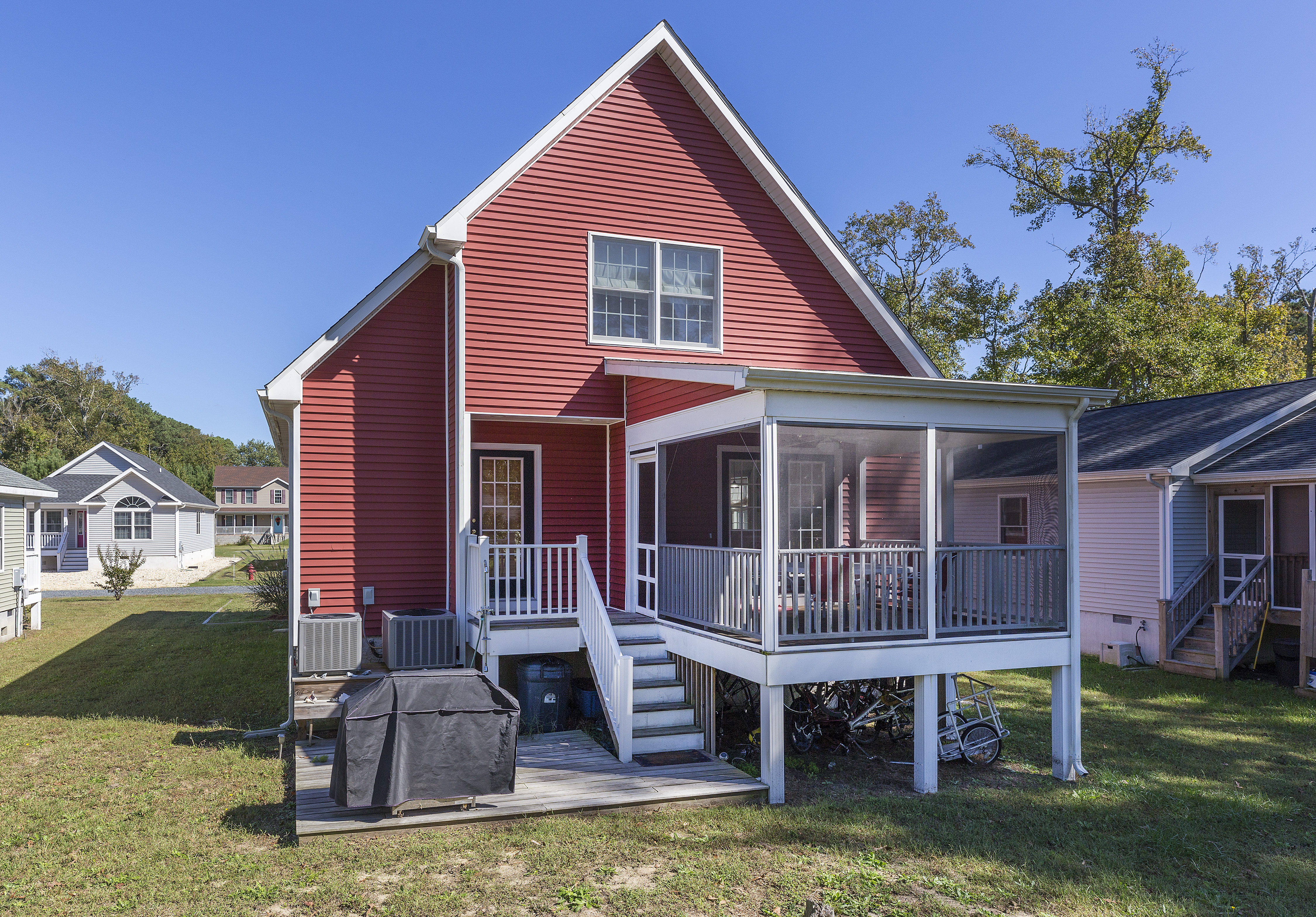 Ariel`s Grotto has an awesome backyard with Gas Grill and room to play.