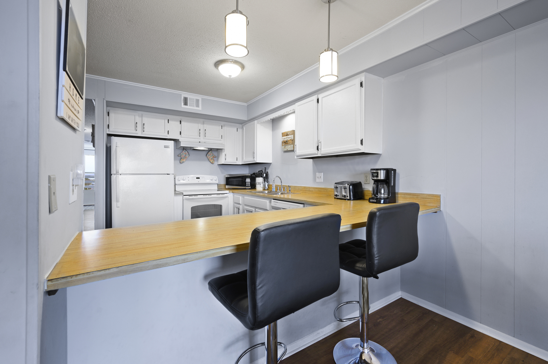 Grab a quick bite at the Breakfast Bar before hitting the Beach.