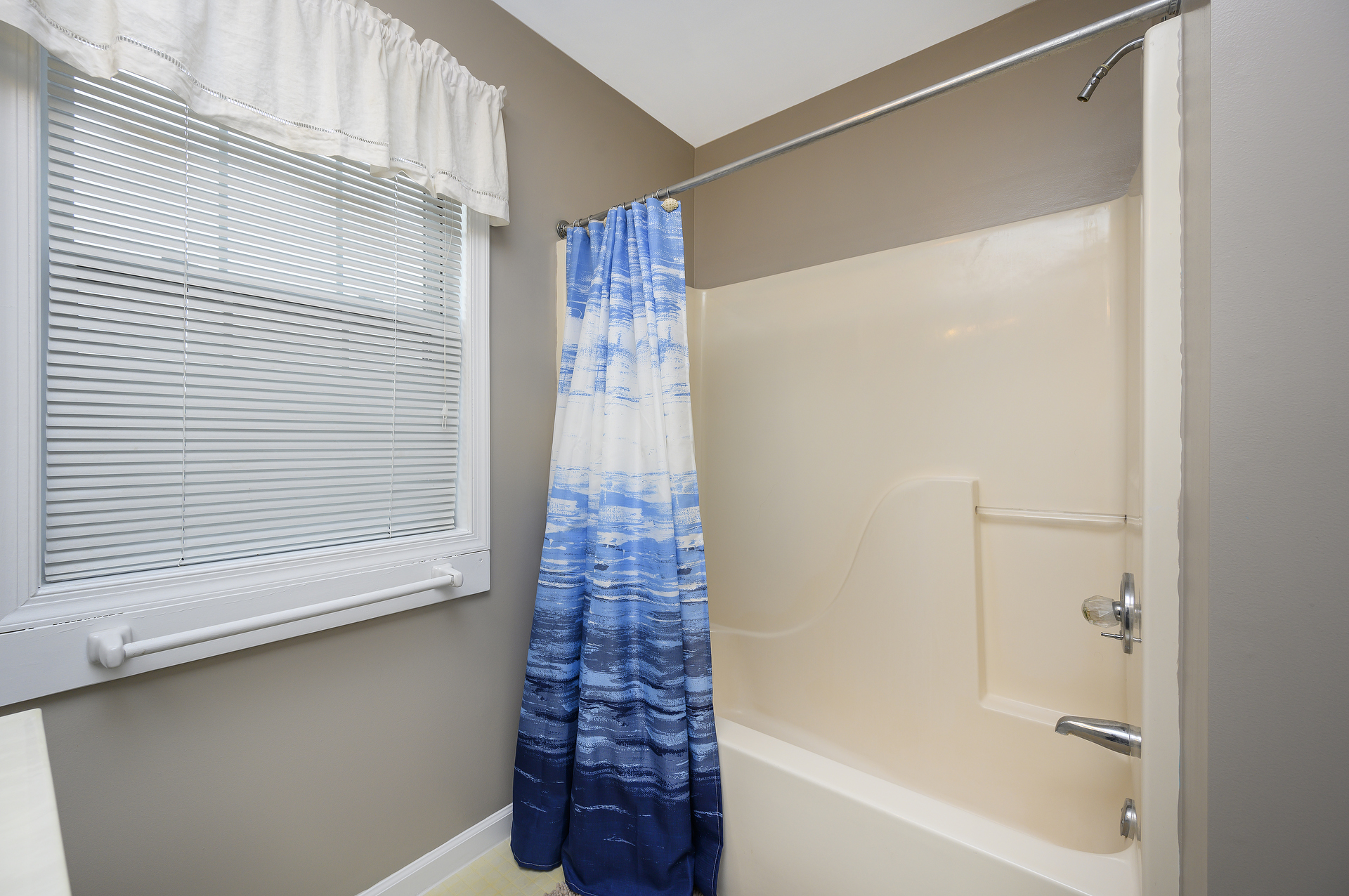 Having 2 Full Baths upstairs comes in super handy.