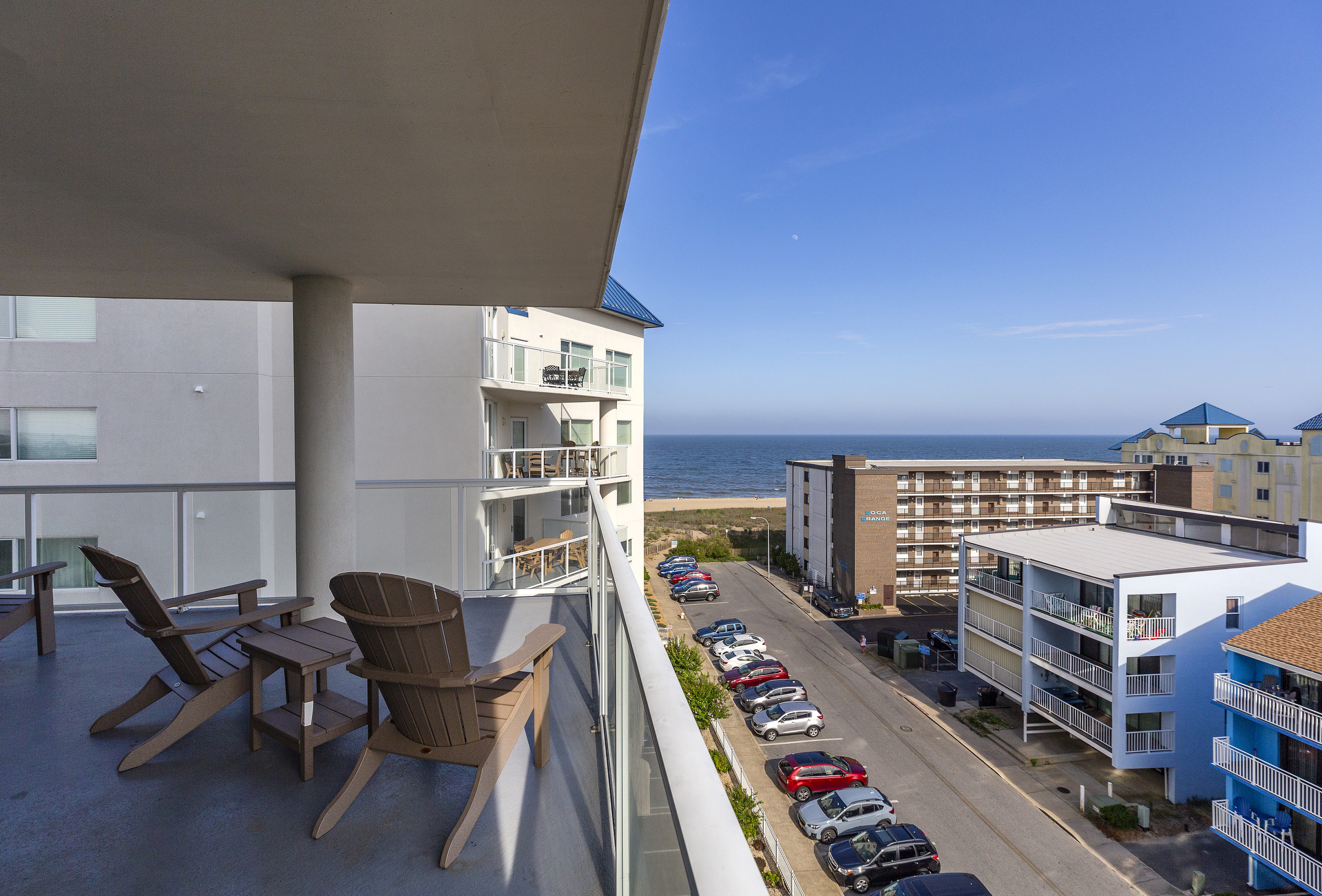 Whether it`s morning Coffee or evening Cocktails, this is the place to be.