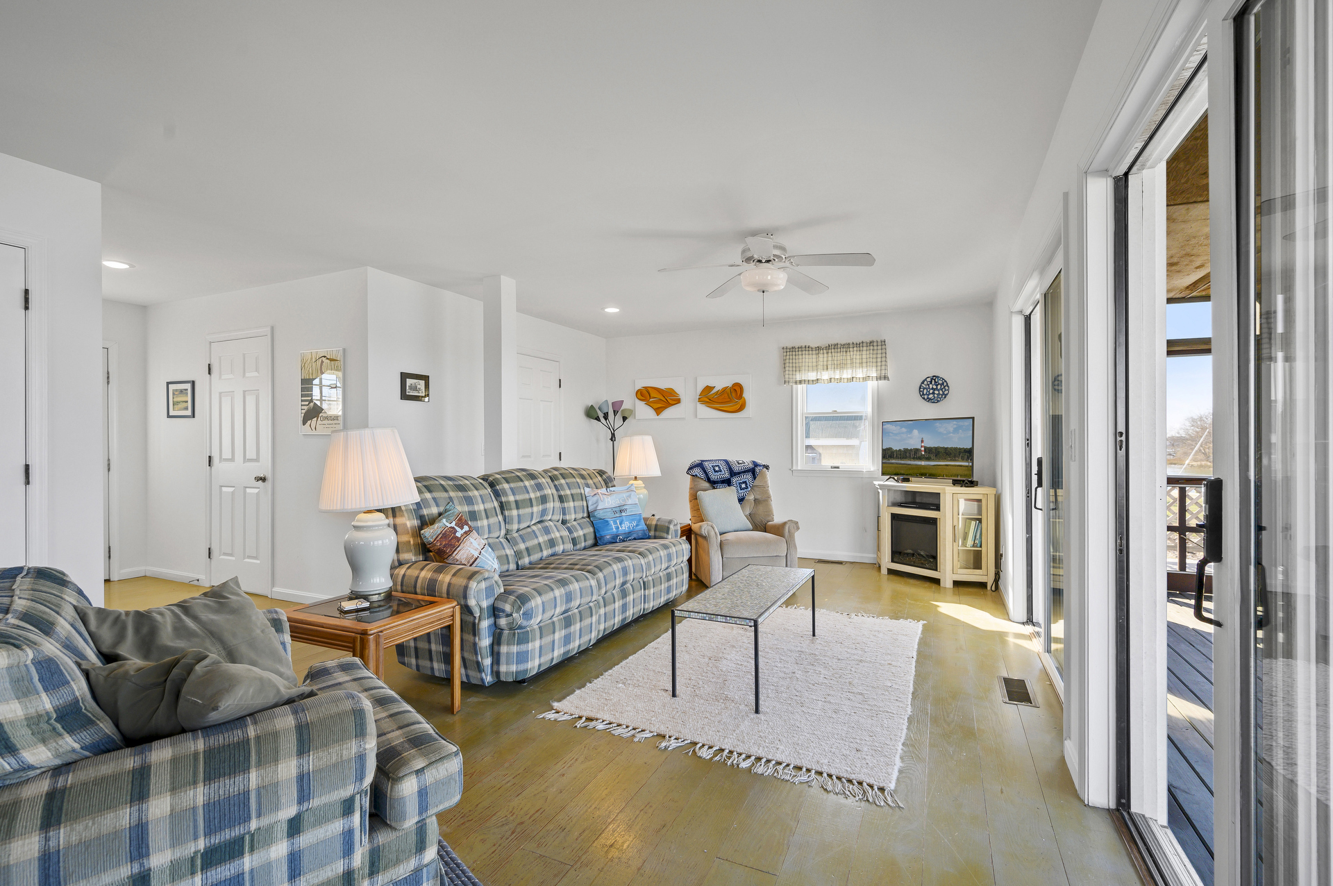 Flat Screen TV and Free WiFi.....