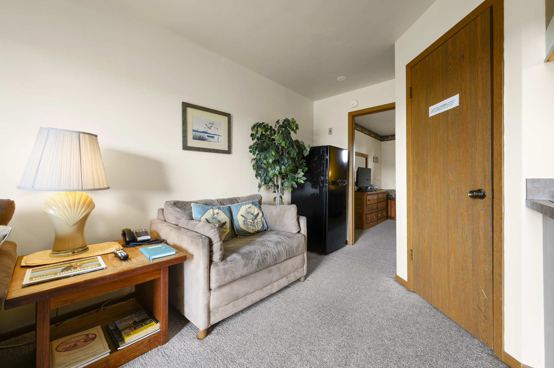 Flat Screen Cable TV & Free WiFi.