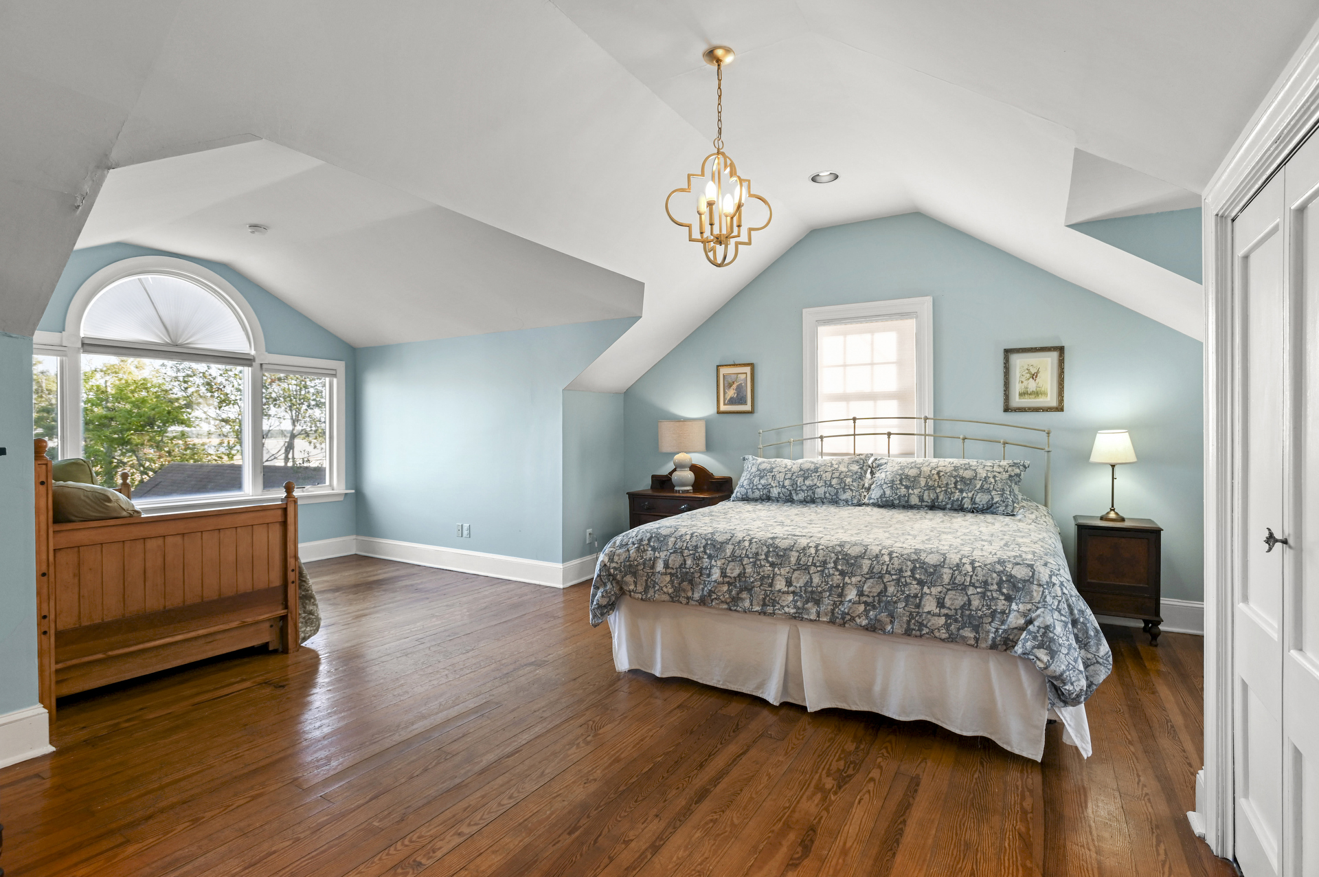 Soaring Ceilings & Stunning Accents.