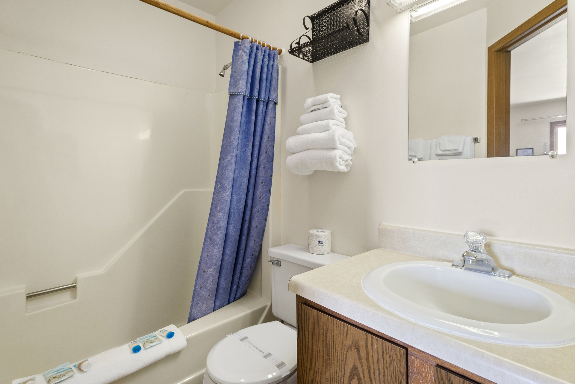 Full Bath with Tub/Shower Combo.