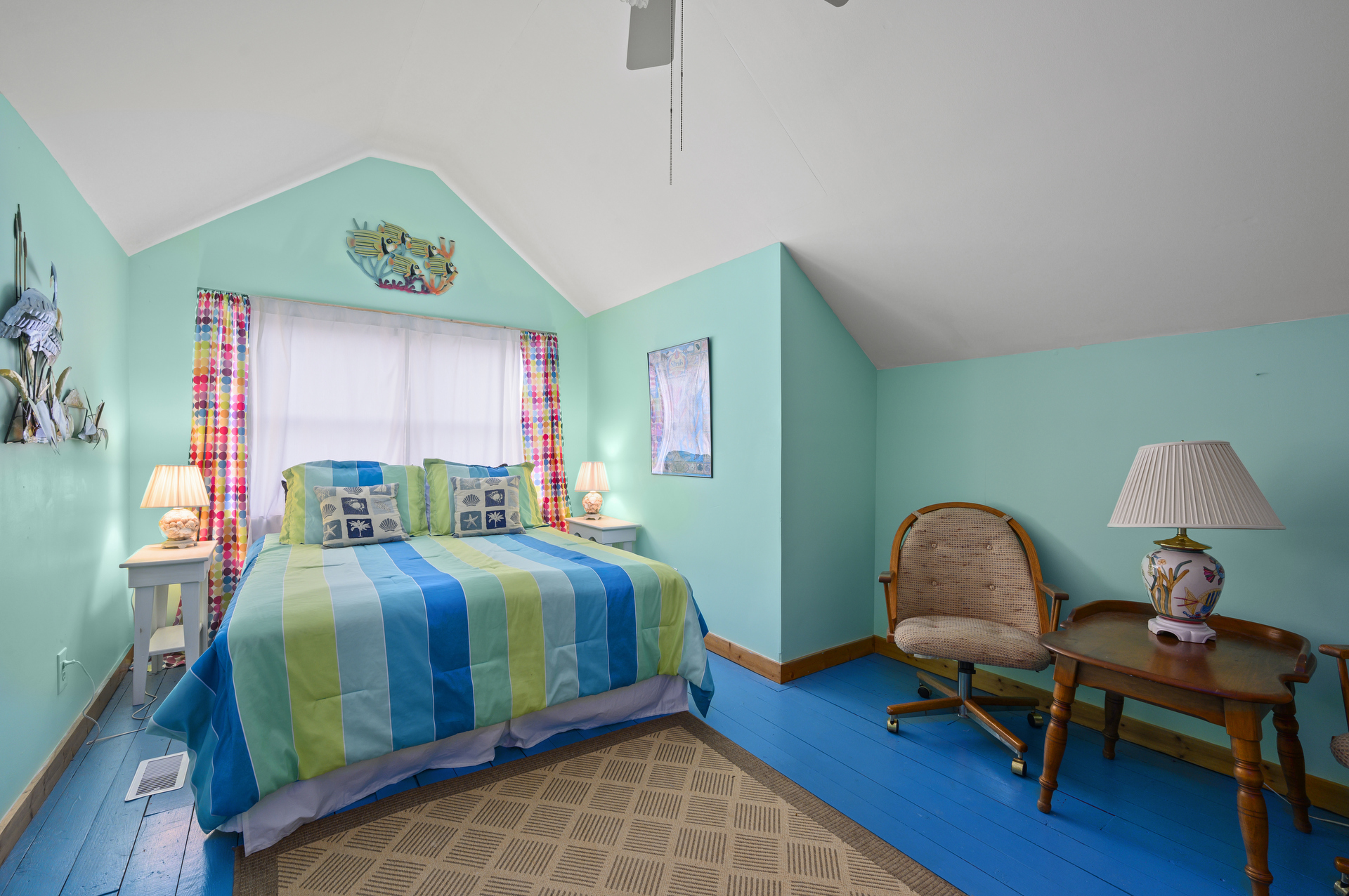 Bright & Beachy - such a pretty Bedroom!