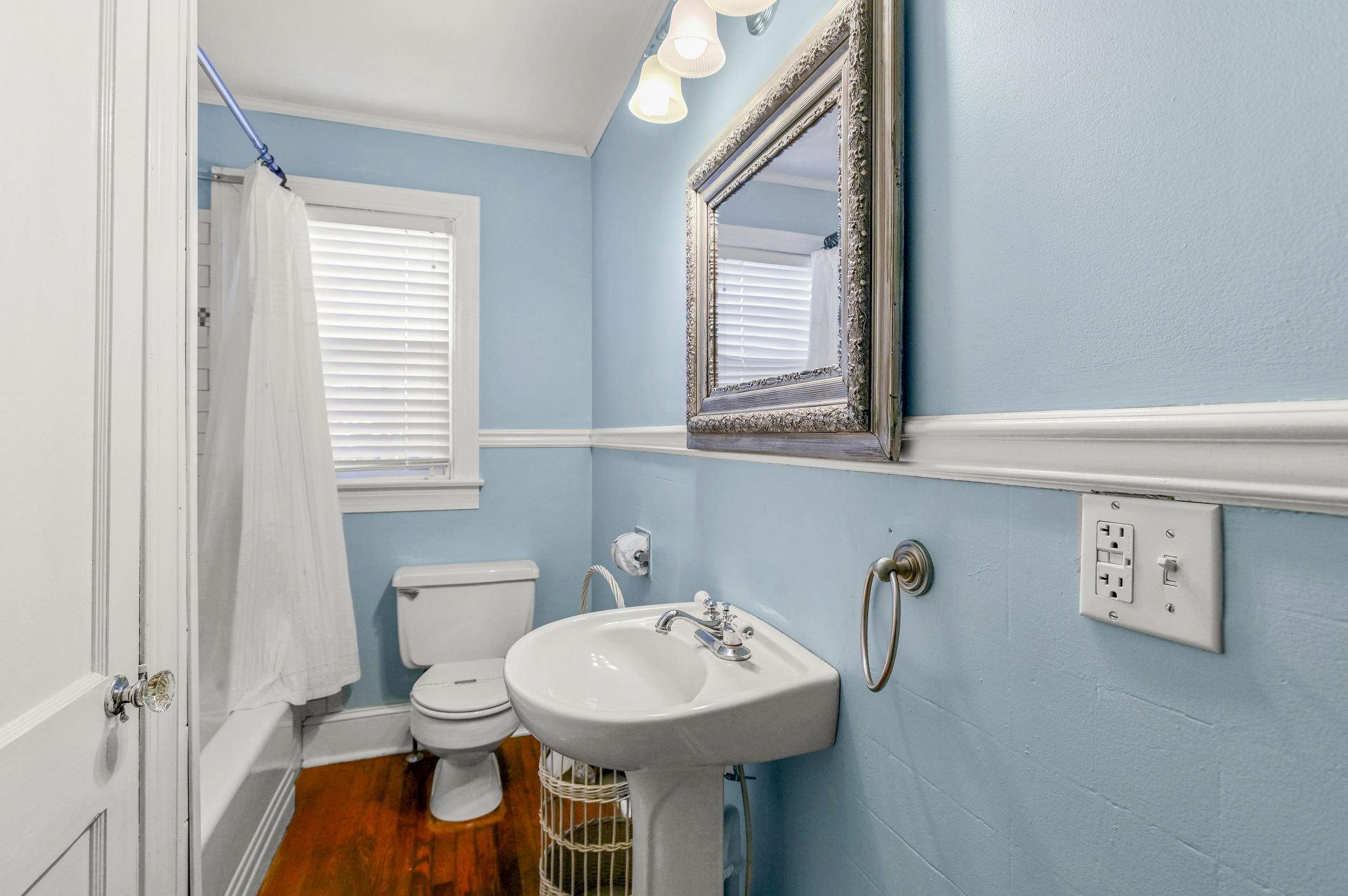 There is a Full Bath with Tub/Shower Combo and Hardwood Floors on the 1st Floor.