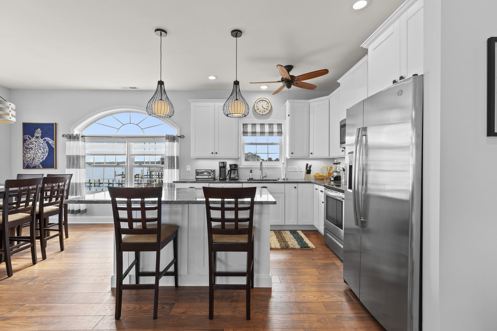 Grab a quick bite at the Breakfast Bar before hitting the Beach.