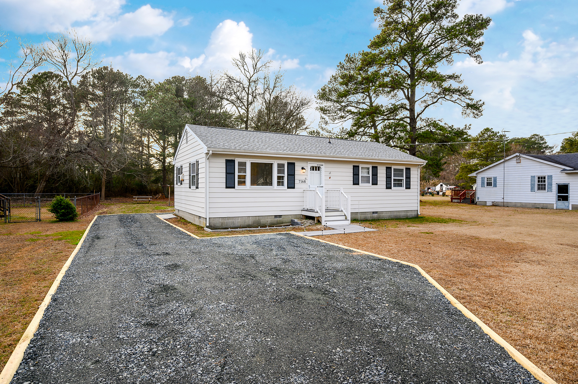 Plenty of parking, so bring your boat and other toys!