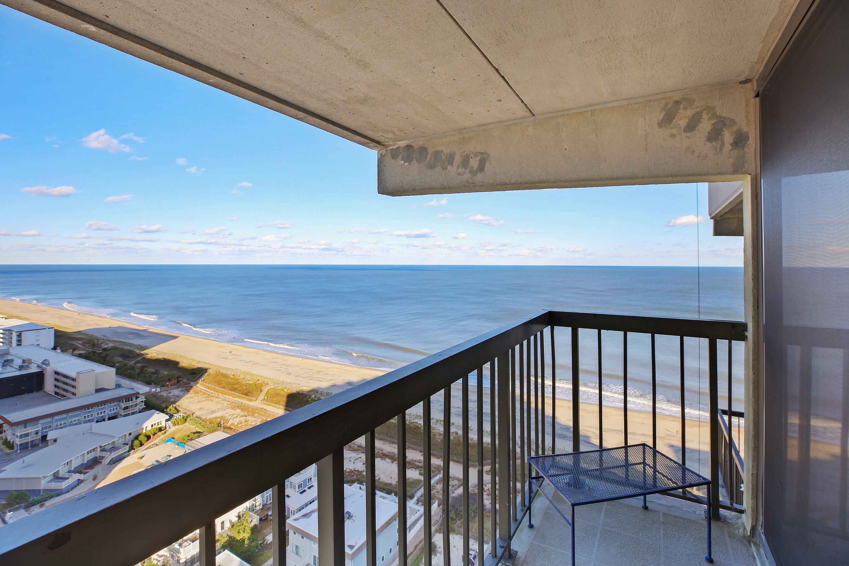 This fabulous 2 Level Oceanfront Condo sleeps 10.