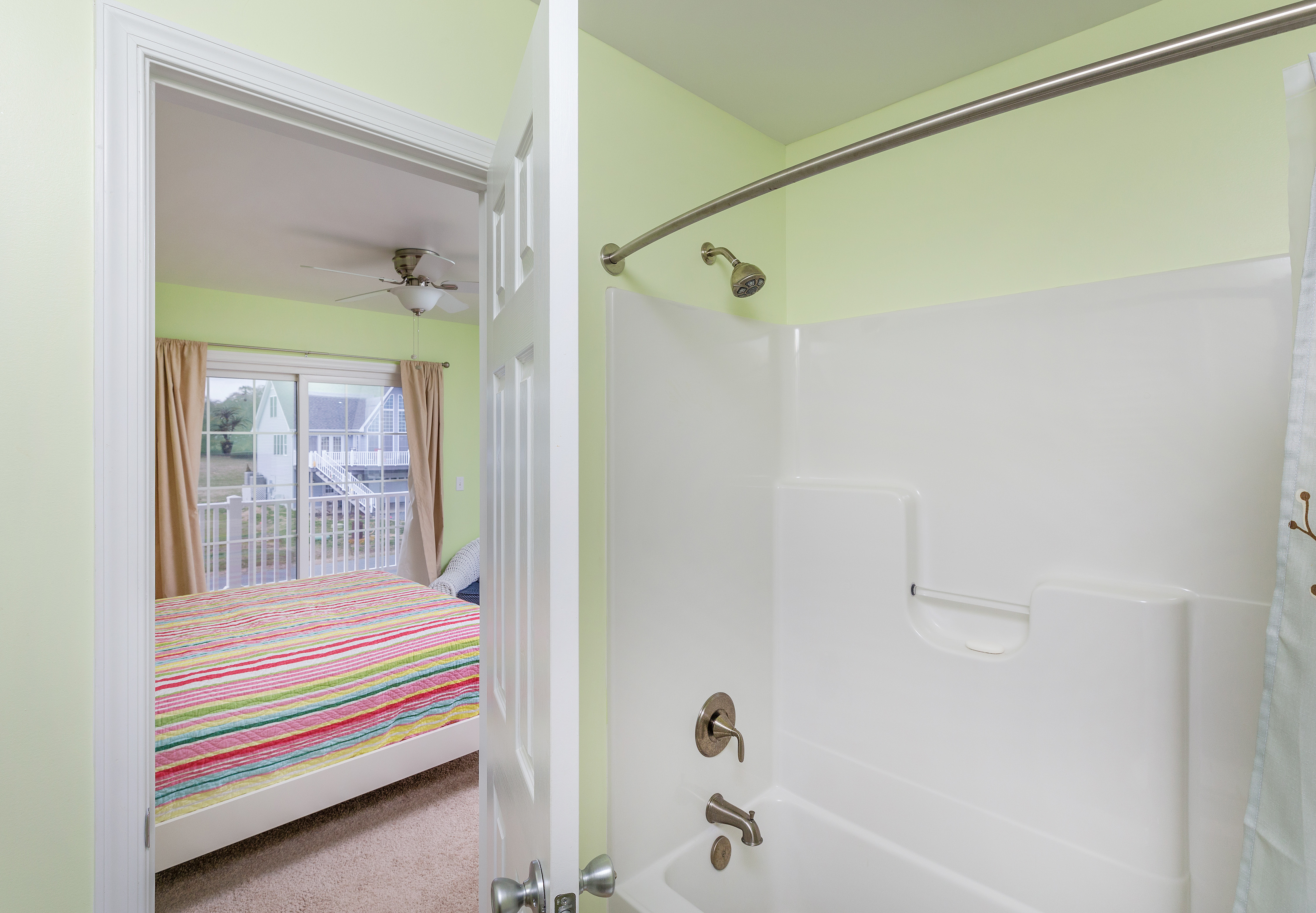 Junior Master Bath has Tub/Shower Combo.