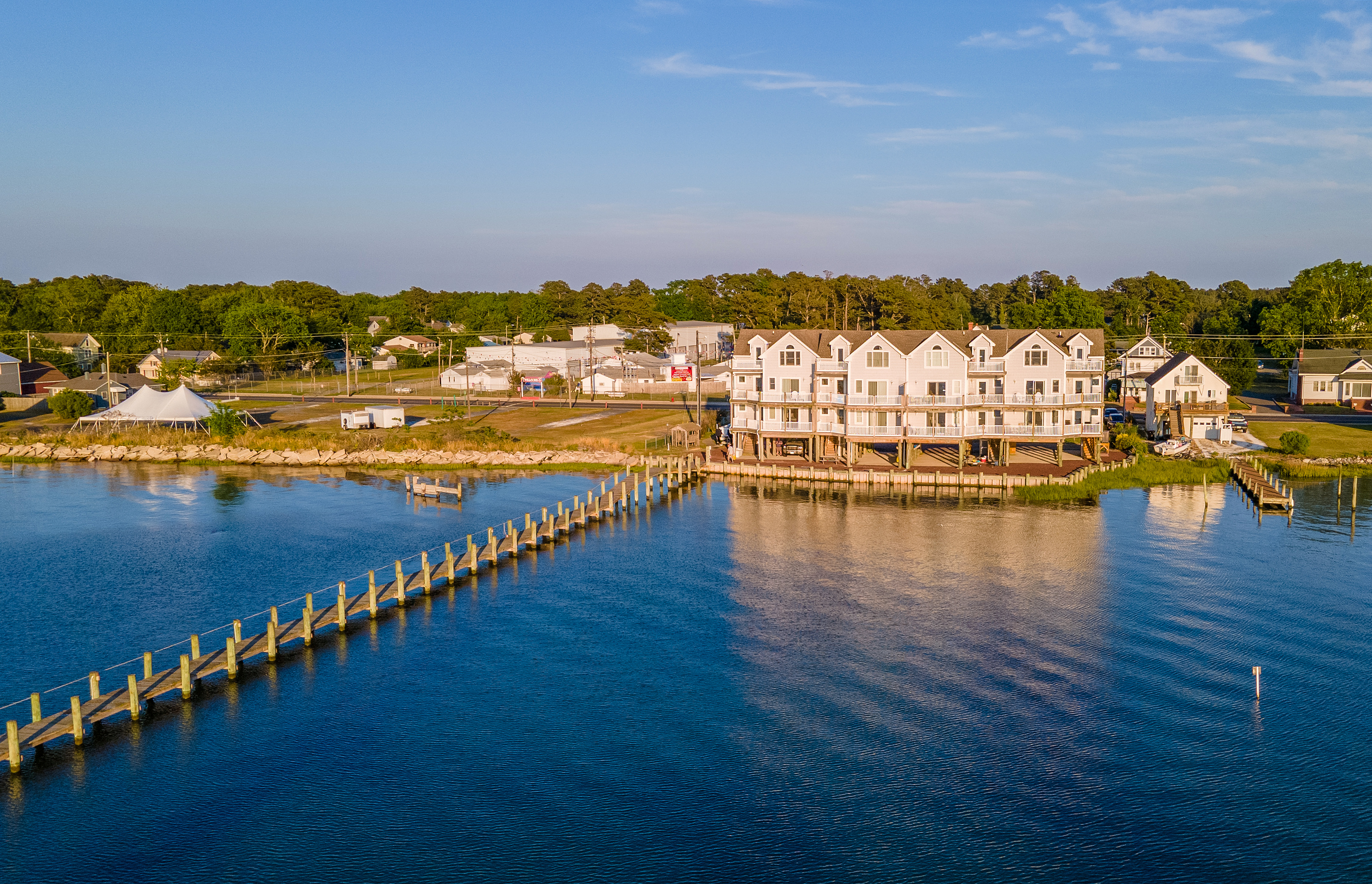 Located directly on the Chincoteague Bay with a Pier for fishing and crabbing!