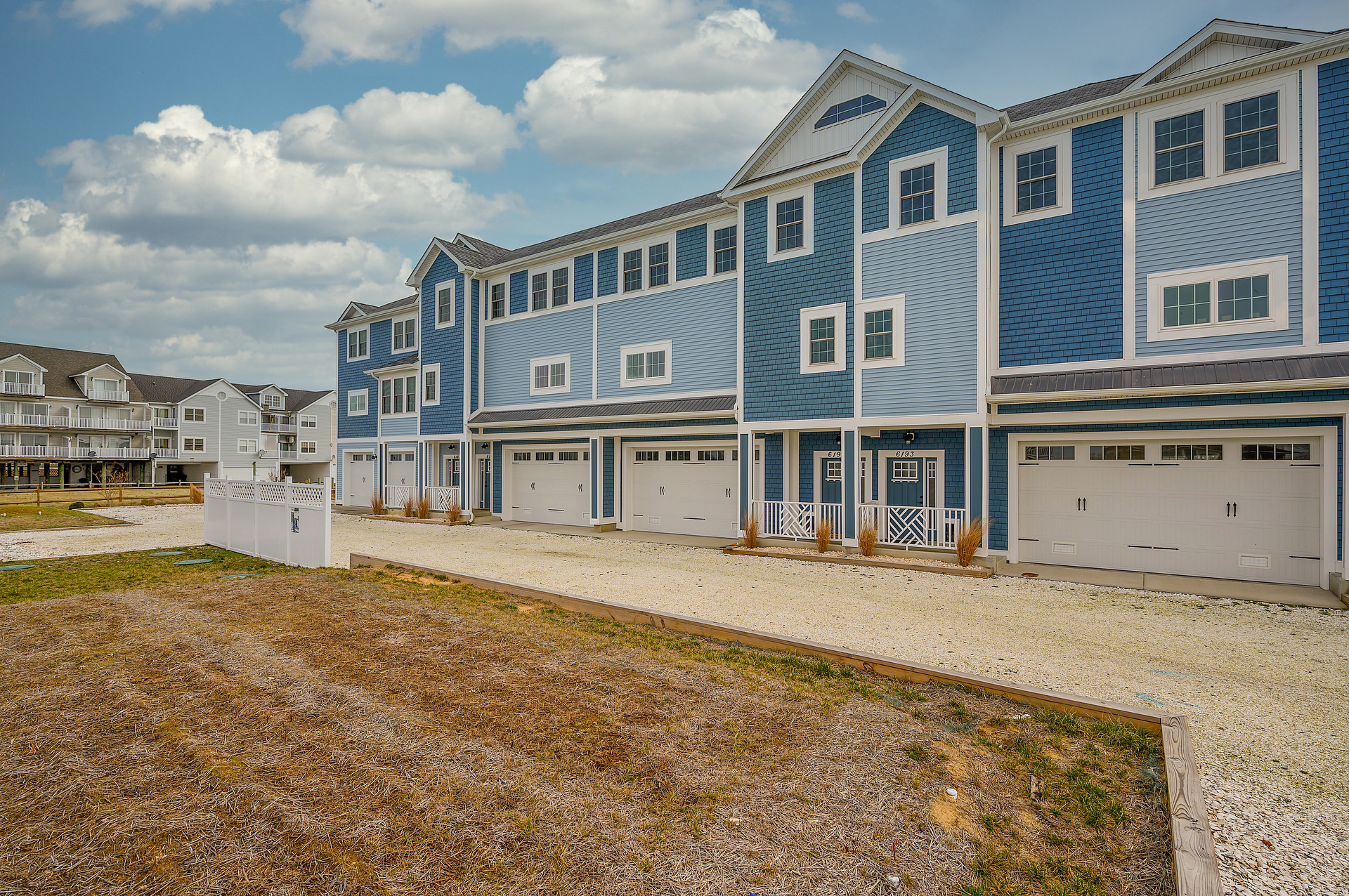 There are only 5 Townhomes in this Complex.