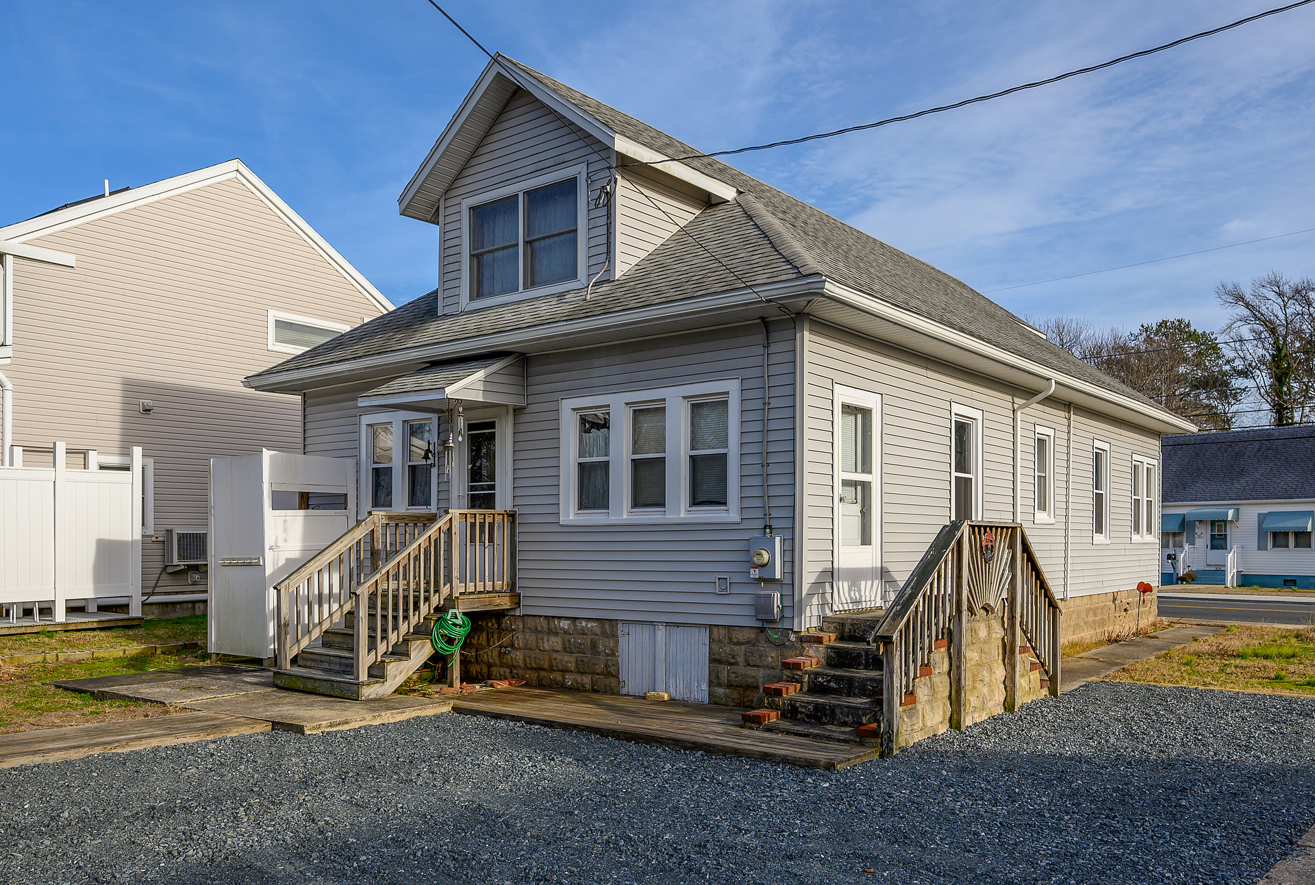 Convenient Parking right behind the house.