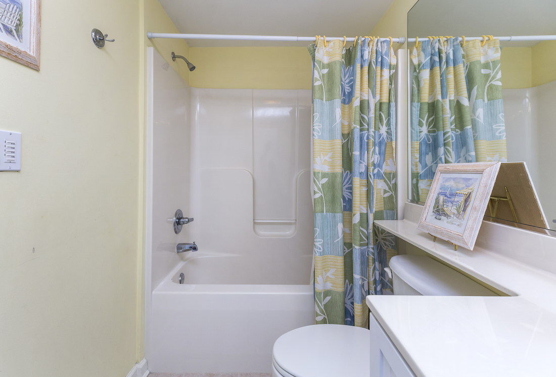 A 2nd Full Bathroom for your convenience.