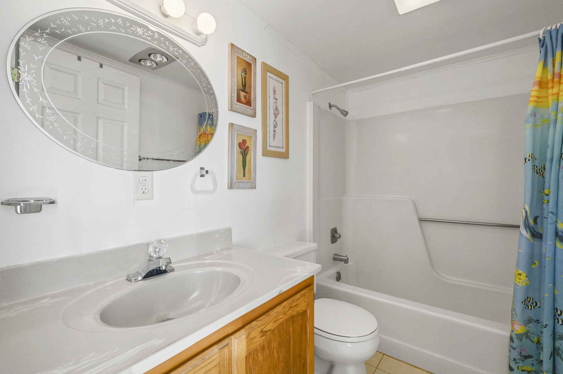 Lover`s Lane has a Full Bath with Tub/Shower Combo.