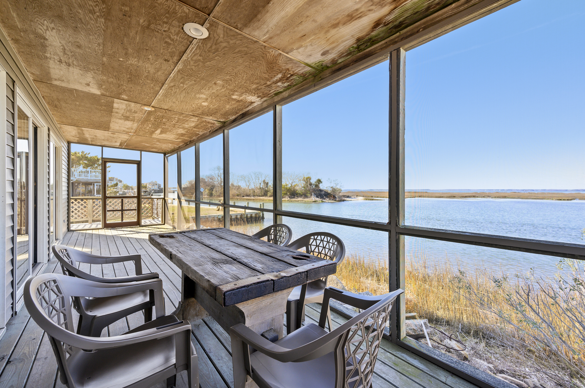Or Al-Fresco on your Waterfront Screened Porch.