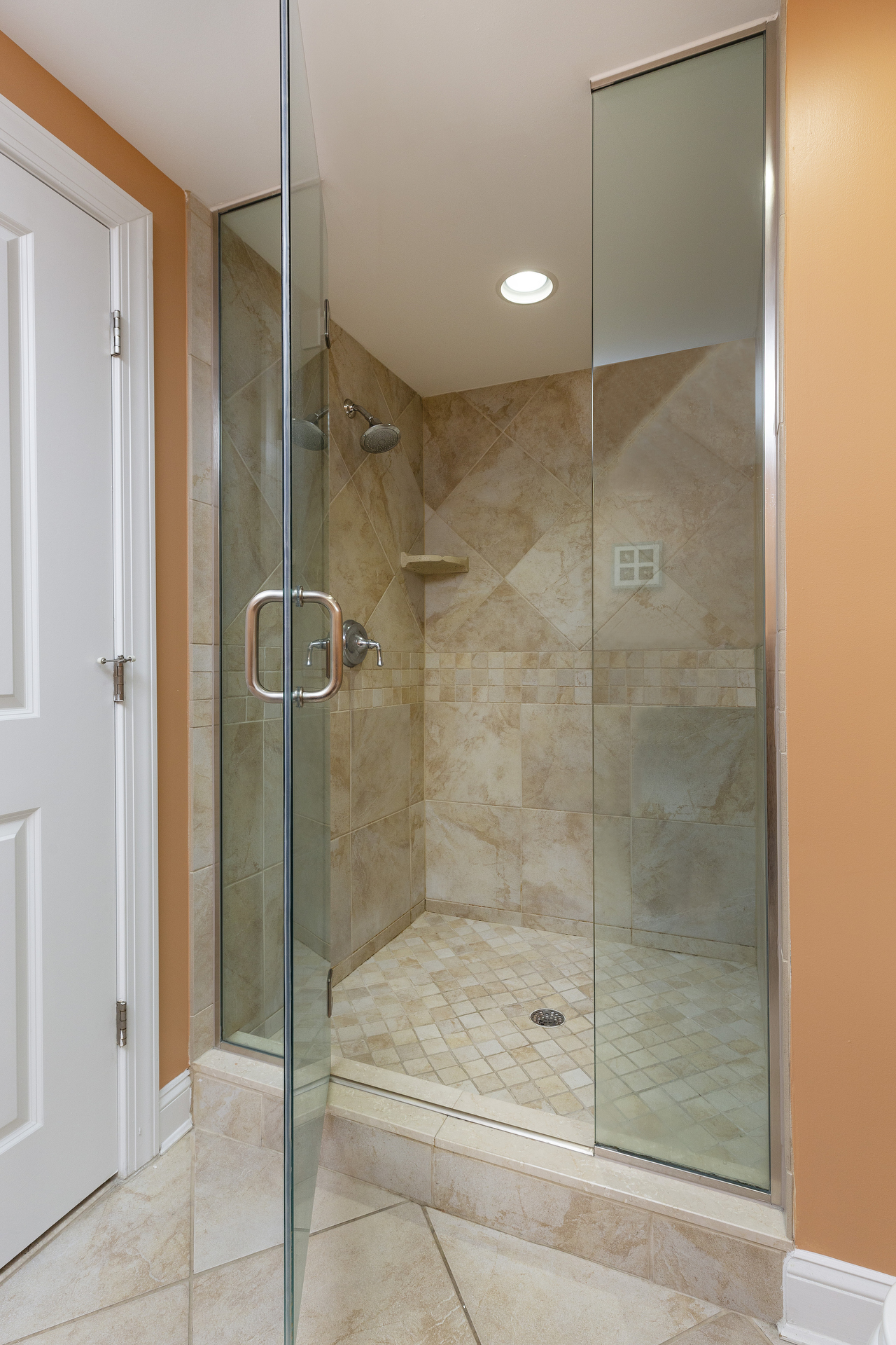 Custom Glass Walk-in Shower is so luxurious.
