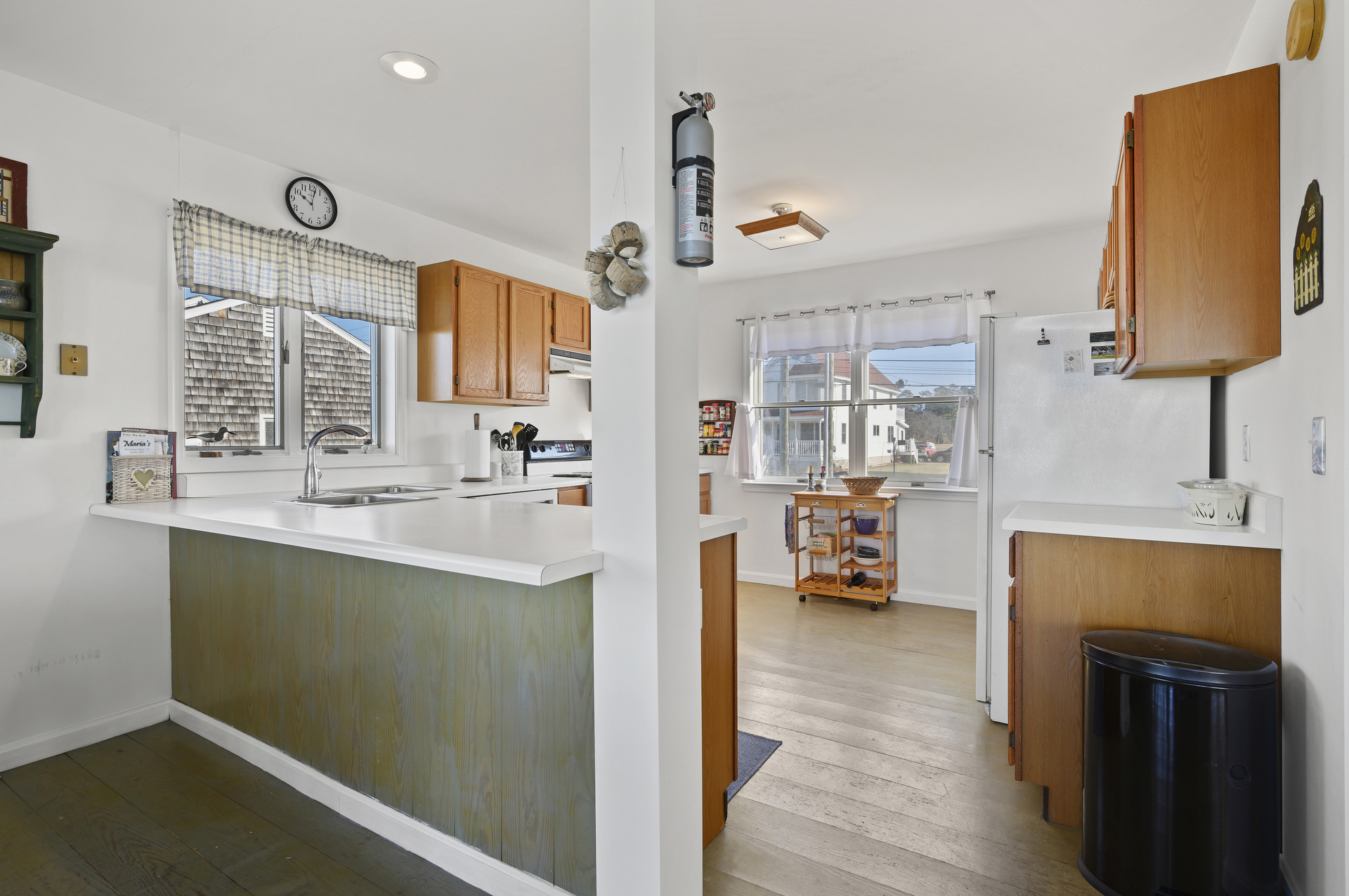 Spacious Kitchen has all you need to make mealtime a bay breeze.