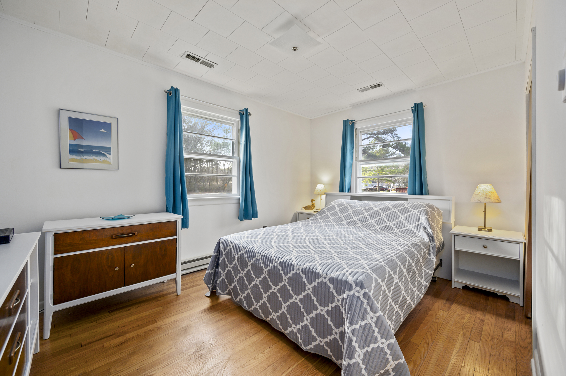 The Master Bedroom has a comfy Queen Bed.