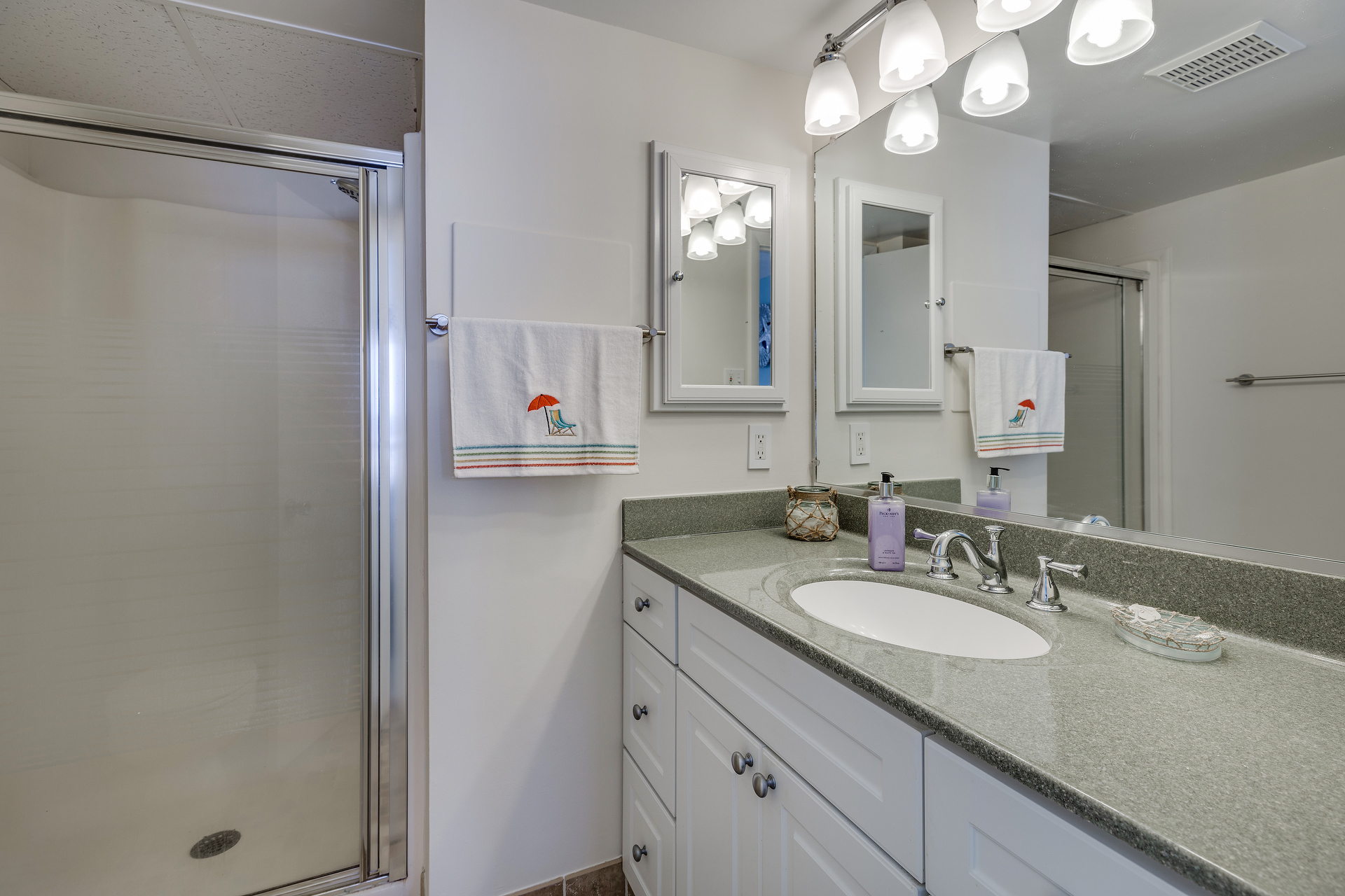 Lots of space in the Primary Bath.