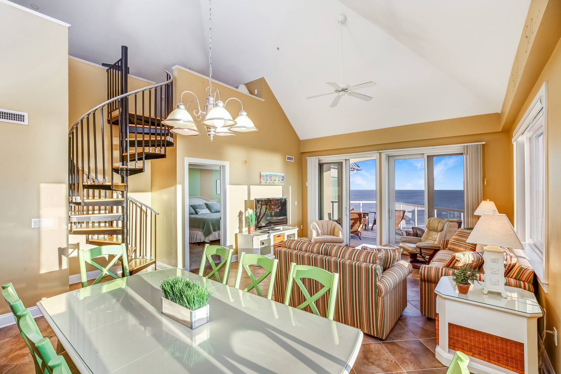 This gorgeous Condo sleeps 12 in style with 3 Bedrooms & a Loft.