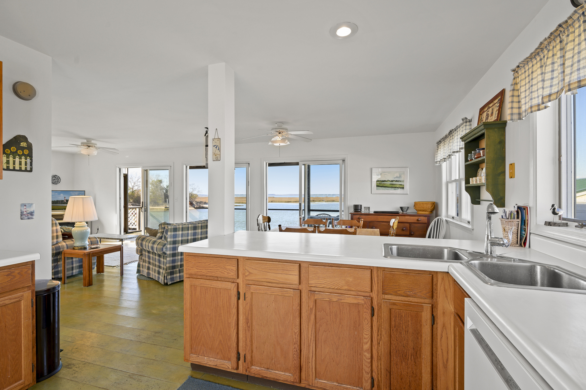 You can also stroll to many Restaurants nearby.