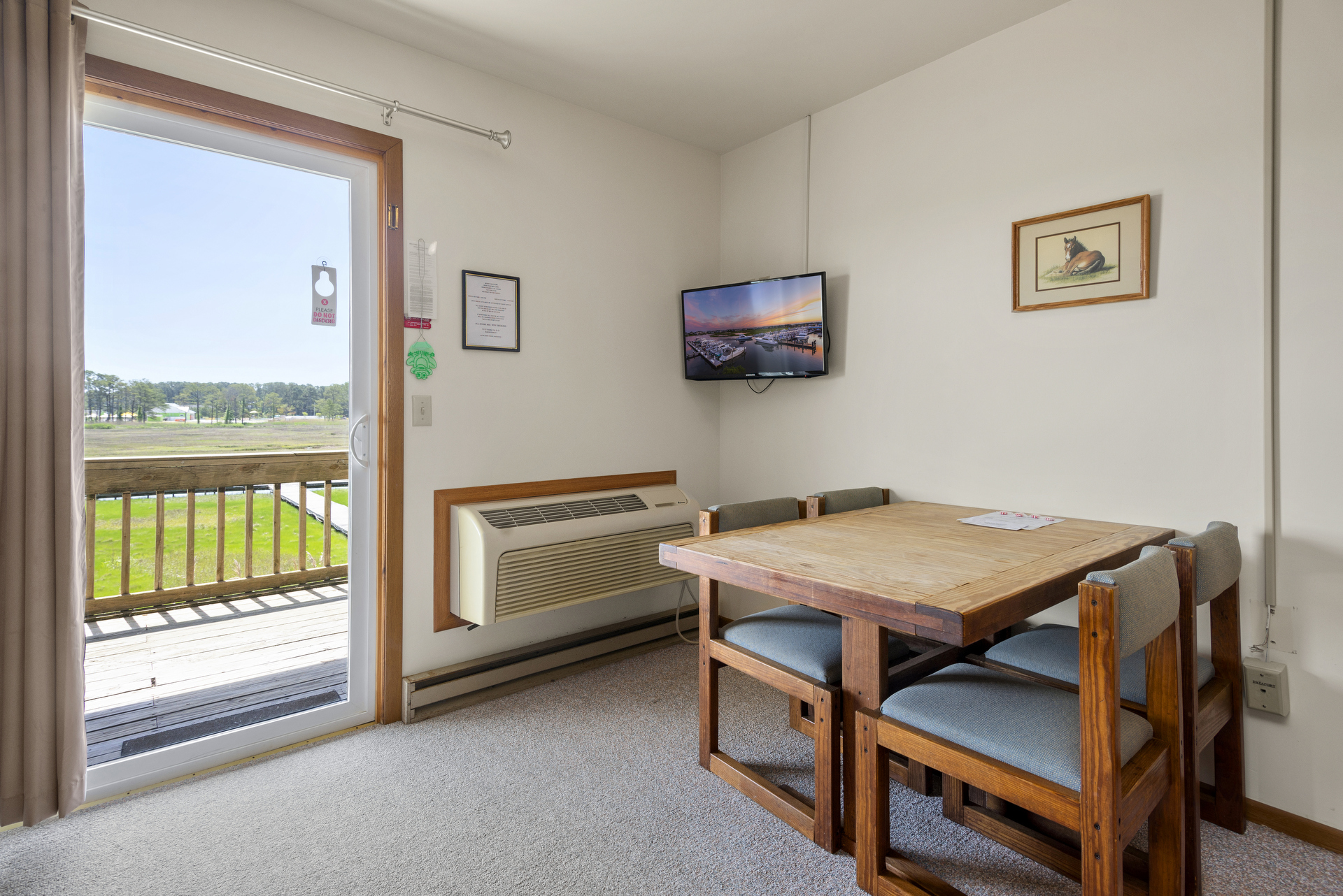 Free Cable TV & Free Wifi.