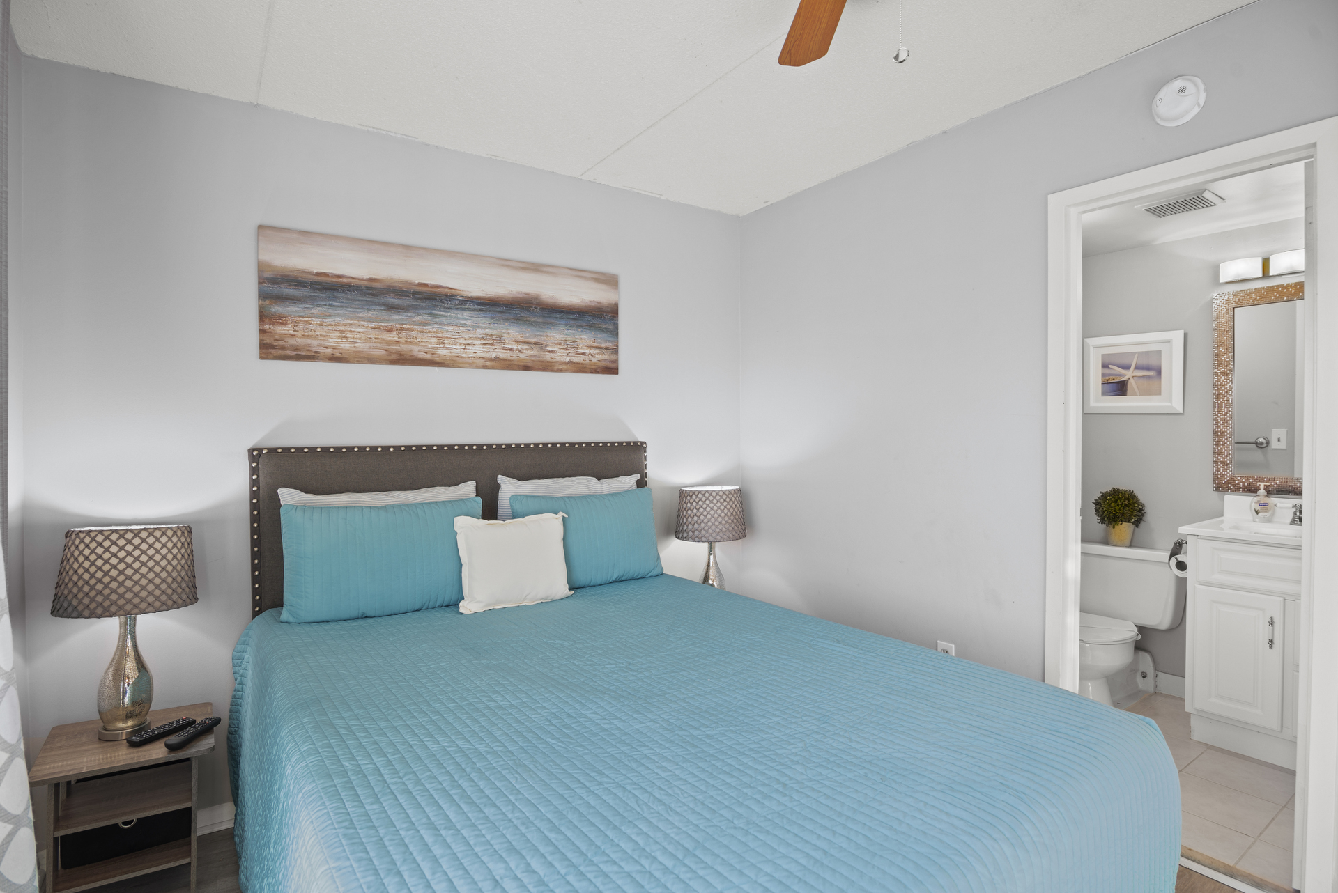 Colors of Sand & Sea are so soothing.